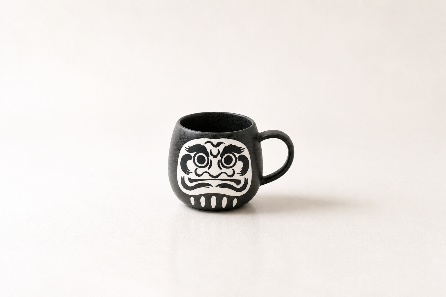 JAPANESE CERAMIC MUG | BLACK DARUMA | MINO WARE 美濃土産