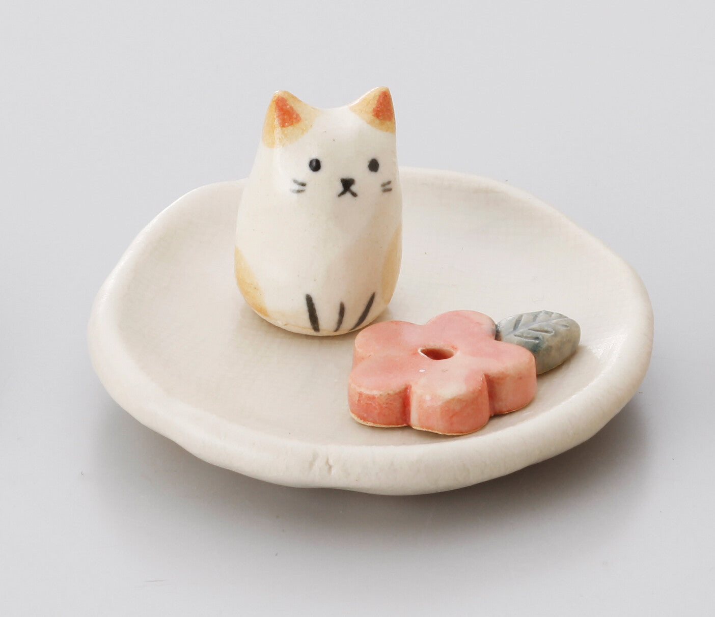 JAPANESE CAT AND FLOWER INCENSE HOLDER | KANESAN SHOTEN INC