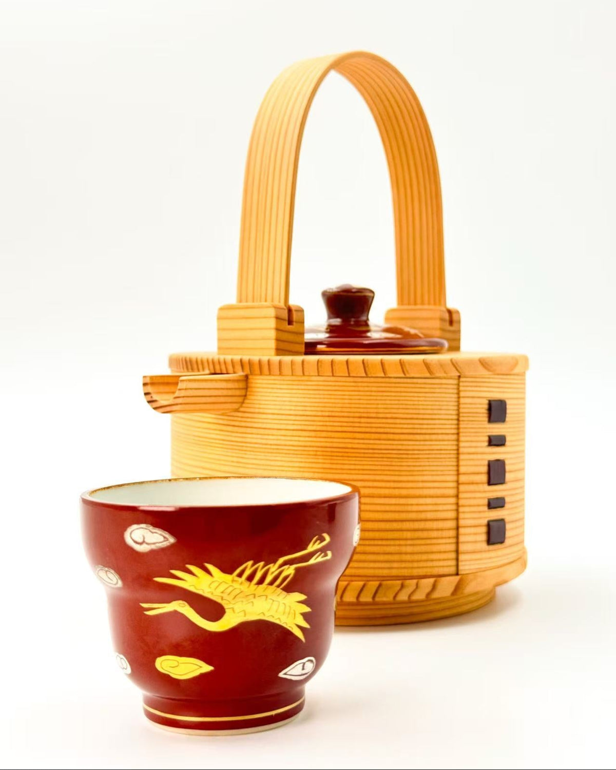 KIYOMIZU WARE SAKE SERVER | AKAMAKI GOLD &amp; SILVER CRANES × MAGEWAPPA 600ml 赤蒔金銀鶴 X 曲げわっぱ | NISHIKAWA