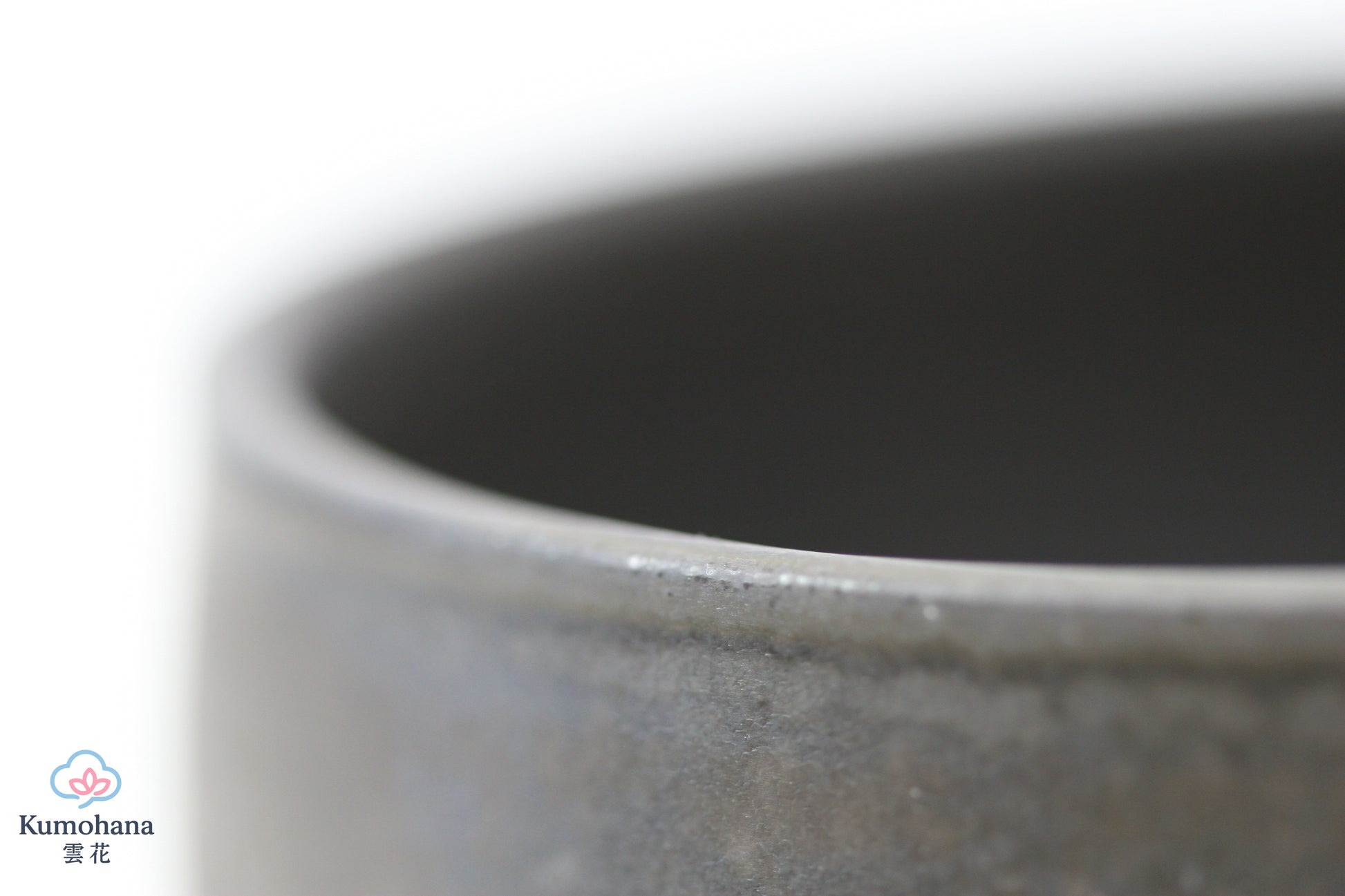 HANDMADE JAPANESE MATCHA BOWL | BLACK SAKURA | TOHKEN-GAMA 陶謙窯