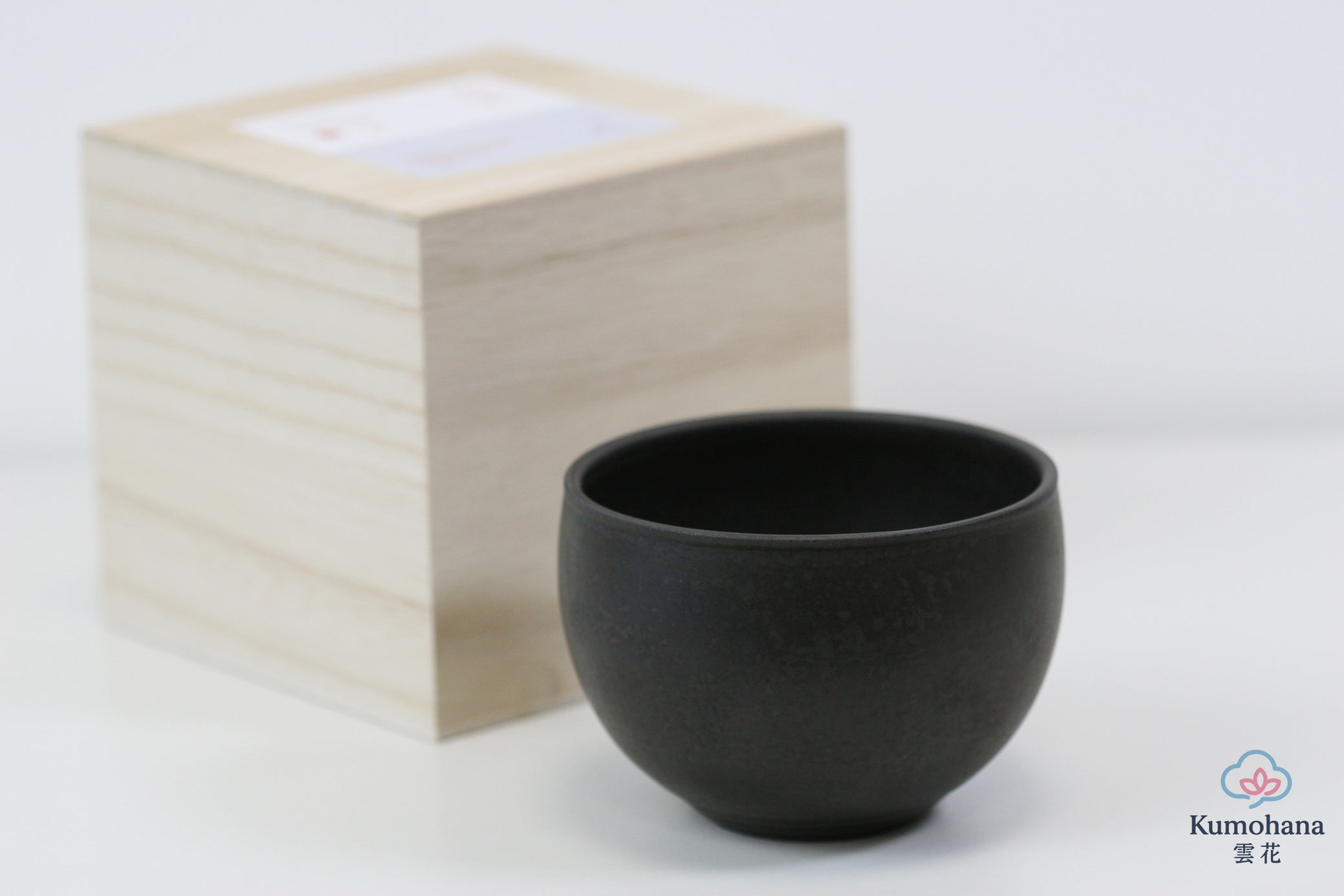 HANDMADE JAPANESE MATCHA BOWL | BLACK SAKURA | TOHKEN-GAMA 陶謙窯