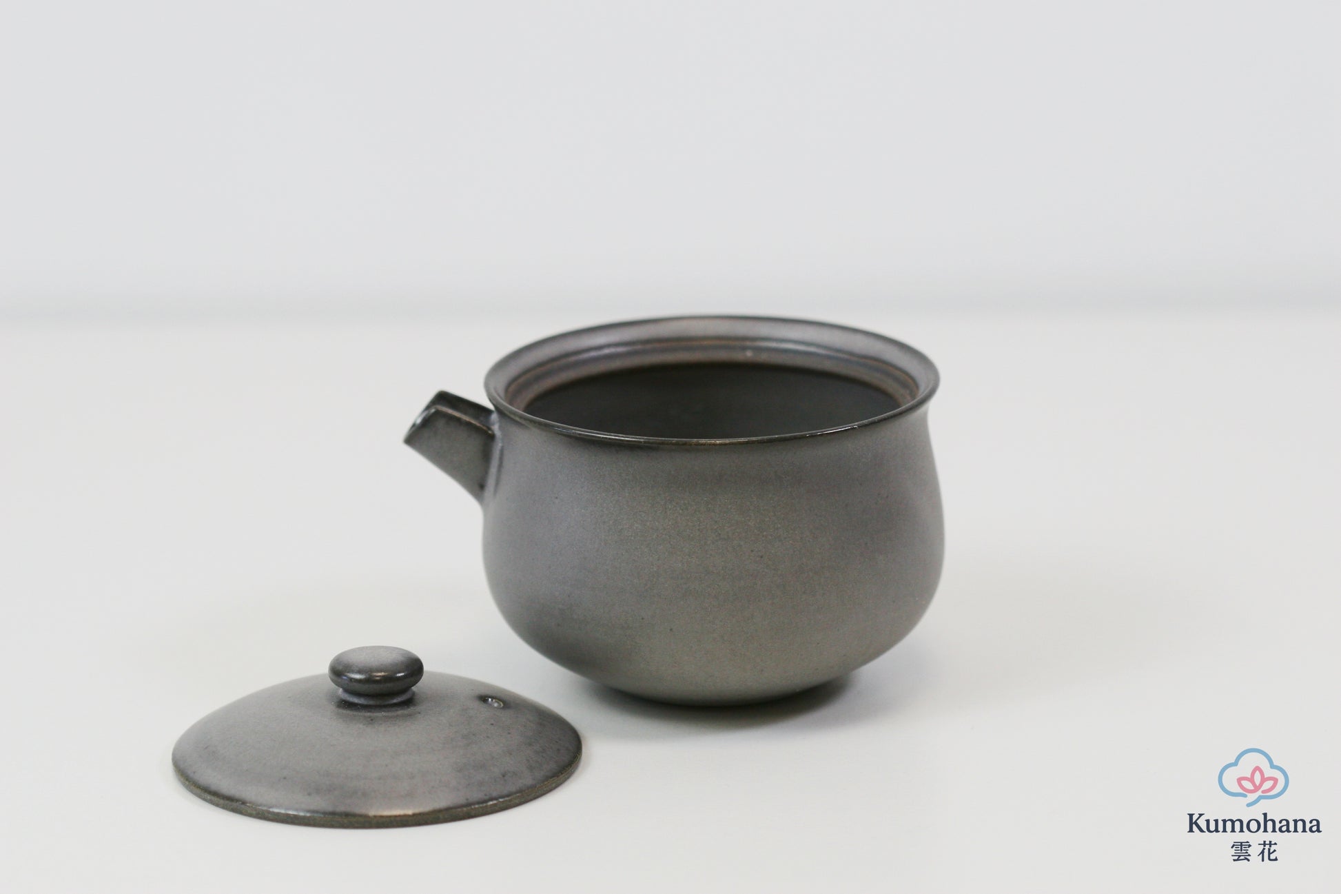HANDMADE JAPANESE KATAKUCHI SAKE PITCHER | GREY | TOHKEN-GAMA 陶謙窯