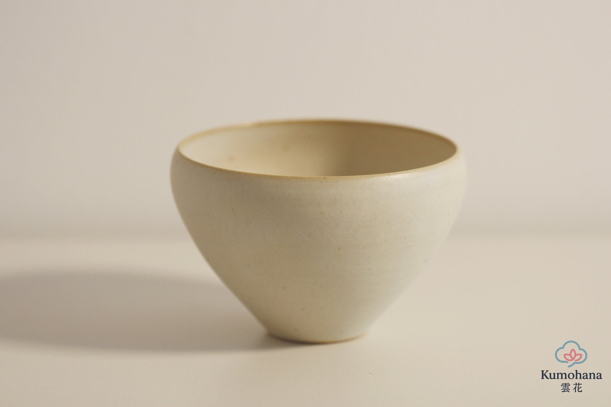HANDMADE JAPANESE GUINOMI SAKE CUP | LARGE BEIGE |TOHKEN-GAMA 陶謙窯