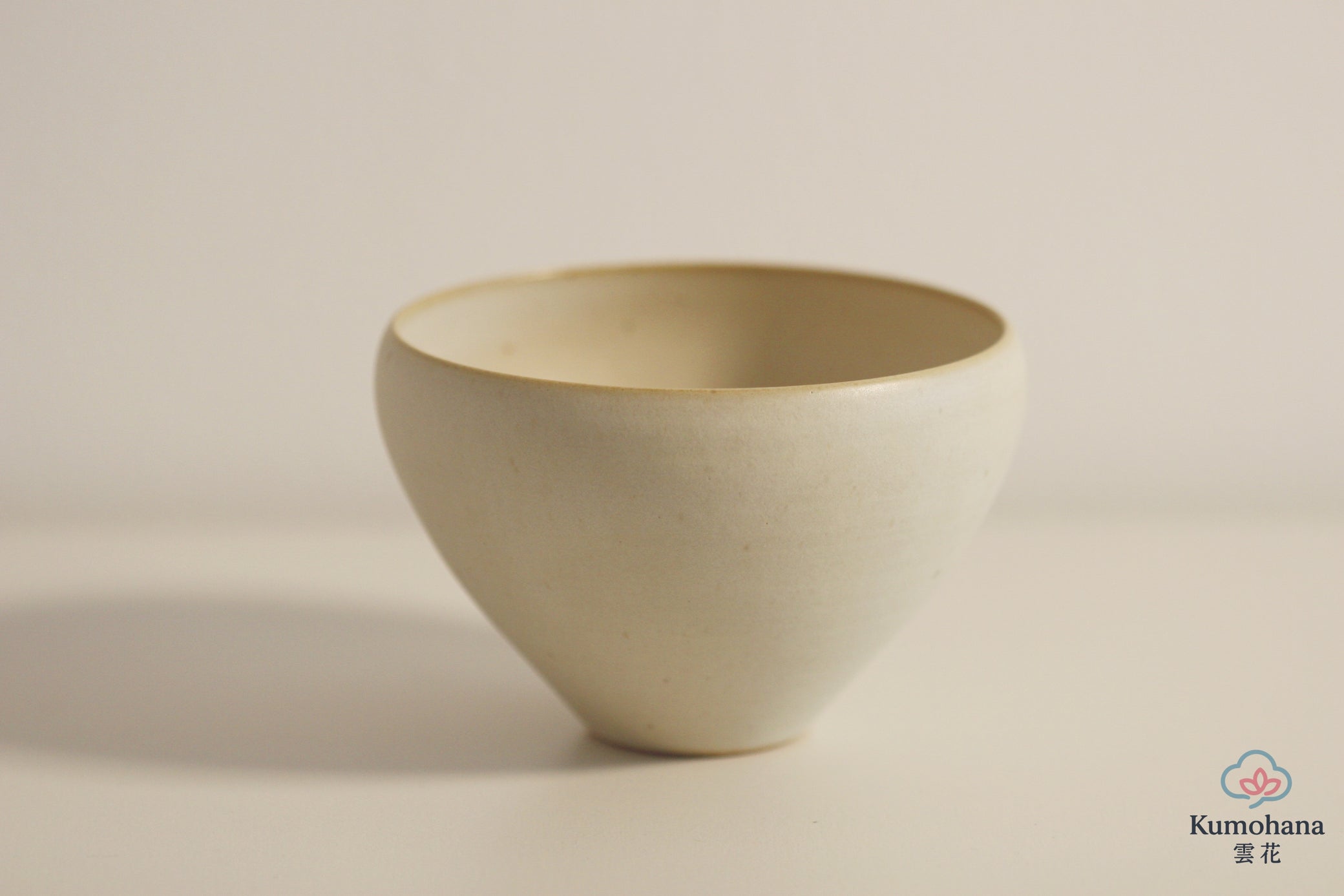 HANDMADE JAPANESE GUINOMI SAKE CUP | LARGE BEIGE |TOHKEN-GAMA 陶謙窯