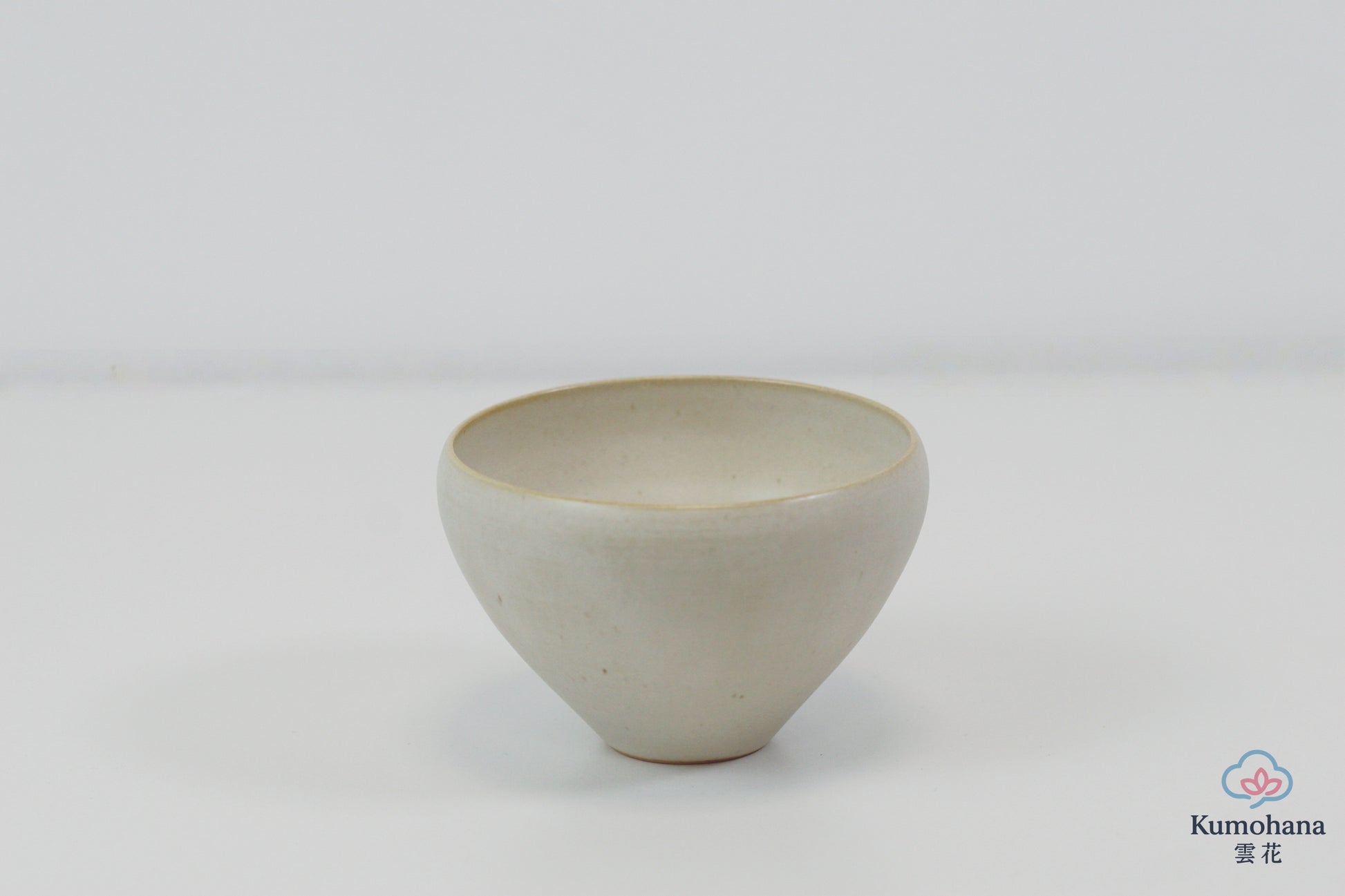 HANDMADE JAPANESE GUINOMI SAKE CUP | LARGE BEIGE |TOHKEN-GAMA 陶謙窯