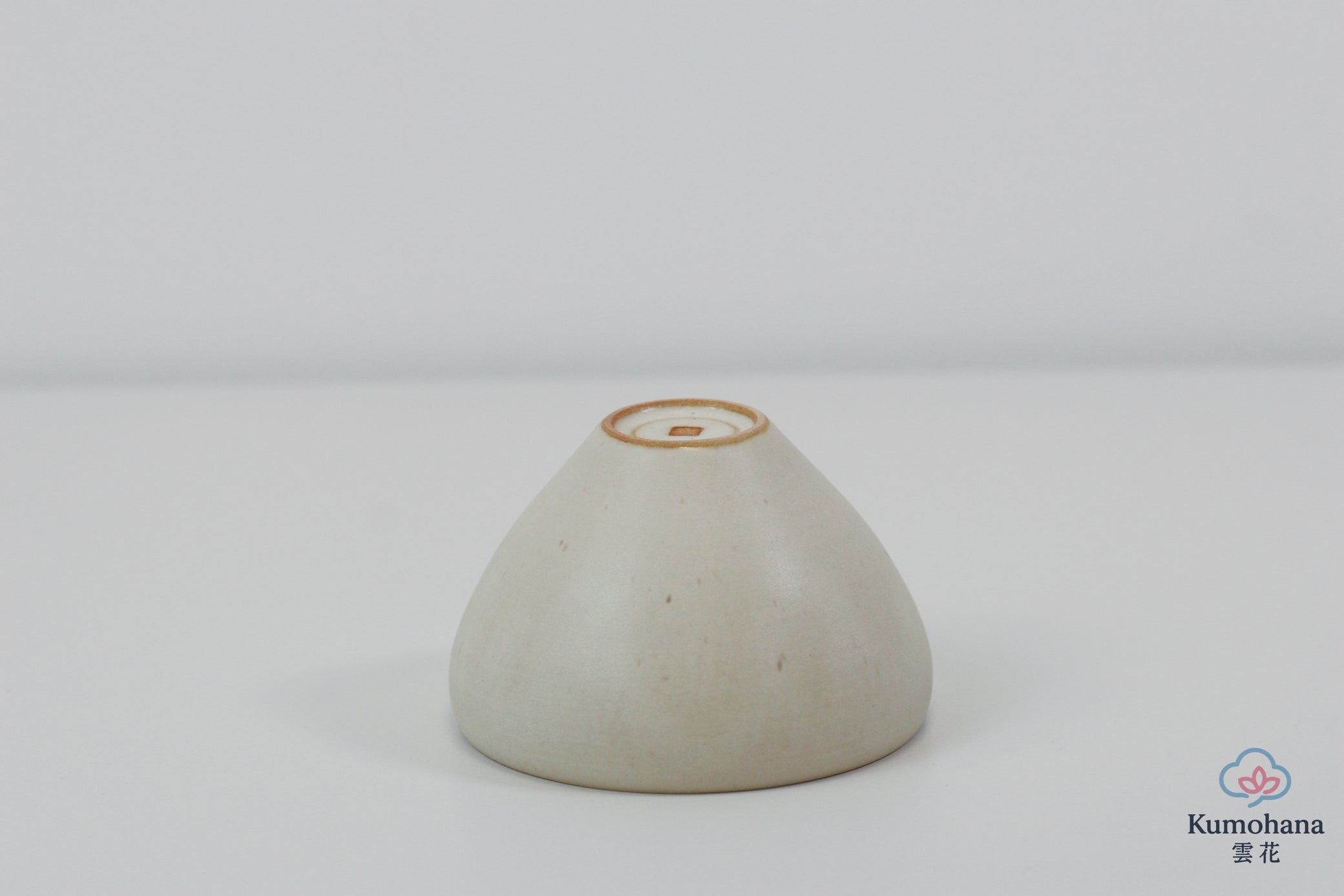 HANDMADE JAPANESE GUINOMI SAKE CUP | LARGE BEIGE |TOHKEN-GAMA 陶謙窯