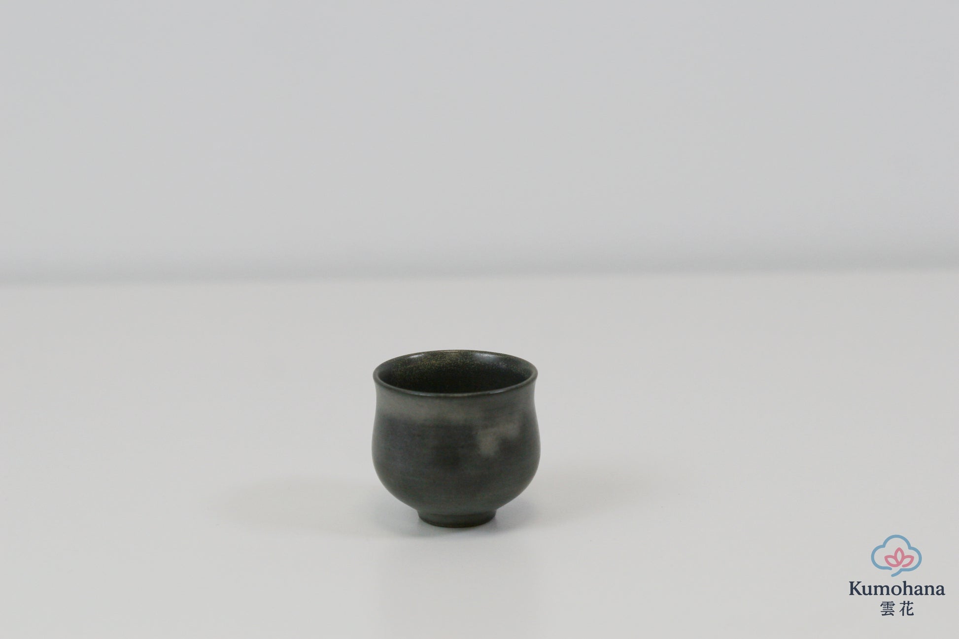 HANDMADE JAPANESE OCHOKO SAKE CUP | GREY | TOHKEN-GAMA 陶謙窯