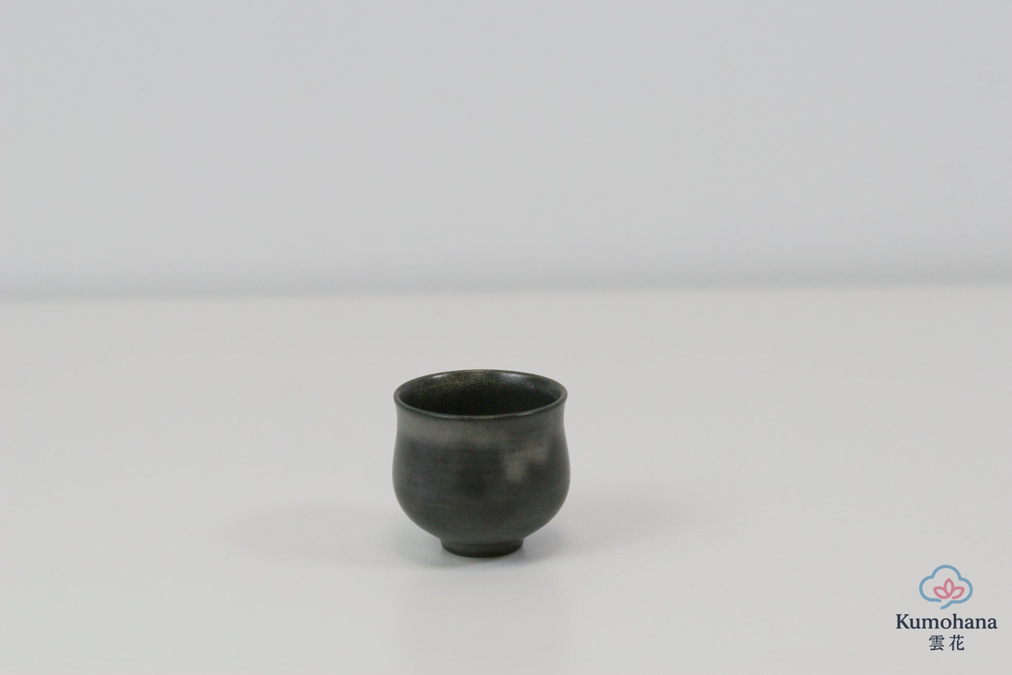 HANDMADE JAPANESE OCHOKO SAKE CUP | GREY | TOHKEN-GAMA 陶謙窯