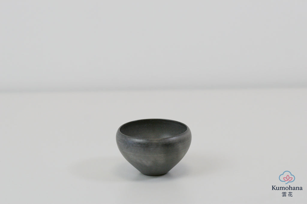 HANDMADE JAPANESE GUINOMI SAKE CUP | SMALL GREY |TOHKEN-GAMA 陶謙窯