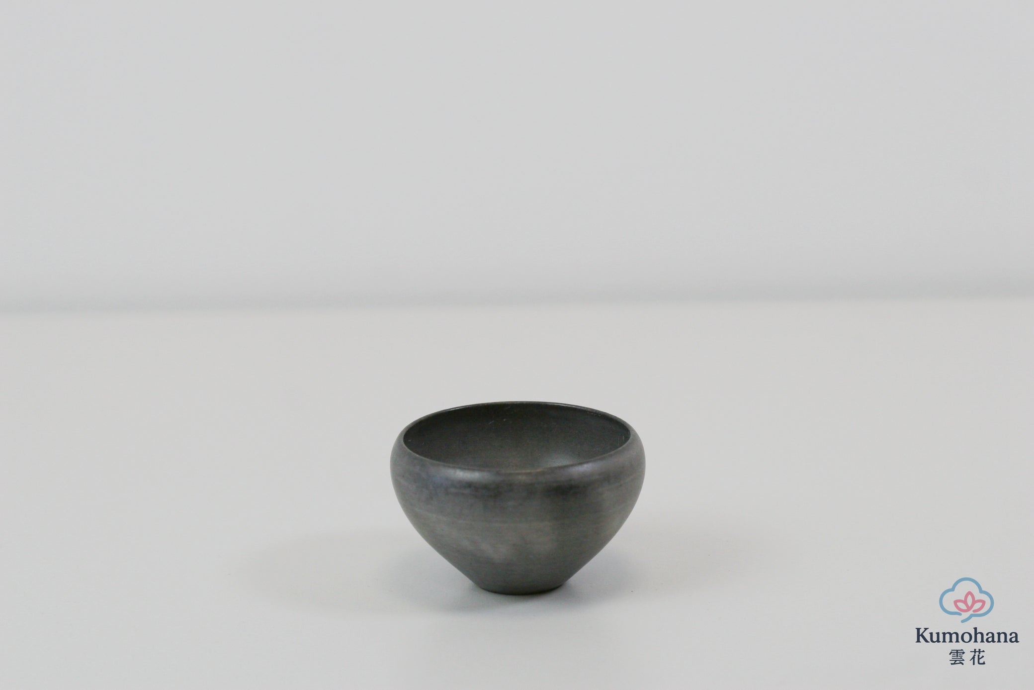 HANDMADE JAPANESE GUINOMI SAKE CUP | SMALL GREY |TOHKEN-GAMA 陶謙窯