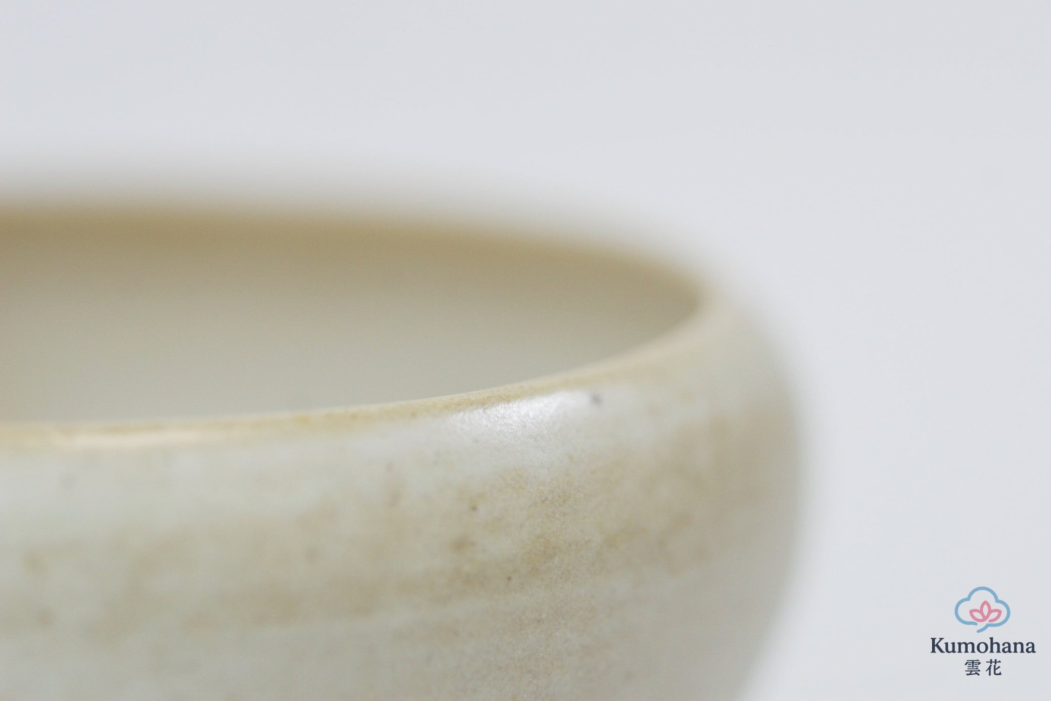 HANDMADE JAPANESE GUINOMI SAKE CUP | SMALL BEIGE |TOHKEN-GAMA 陶謙窯