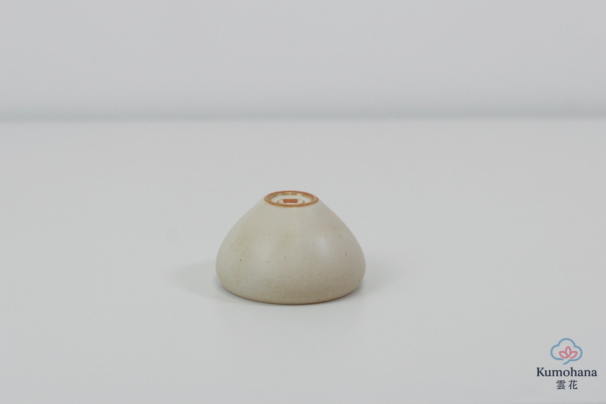 HANDMADE JAPANESE GUINOMI SAKE CUP | SMALL BEIGE |TOHKEN-GAMA 陶謙窯