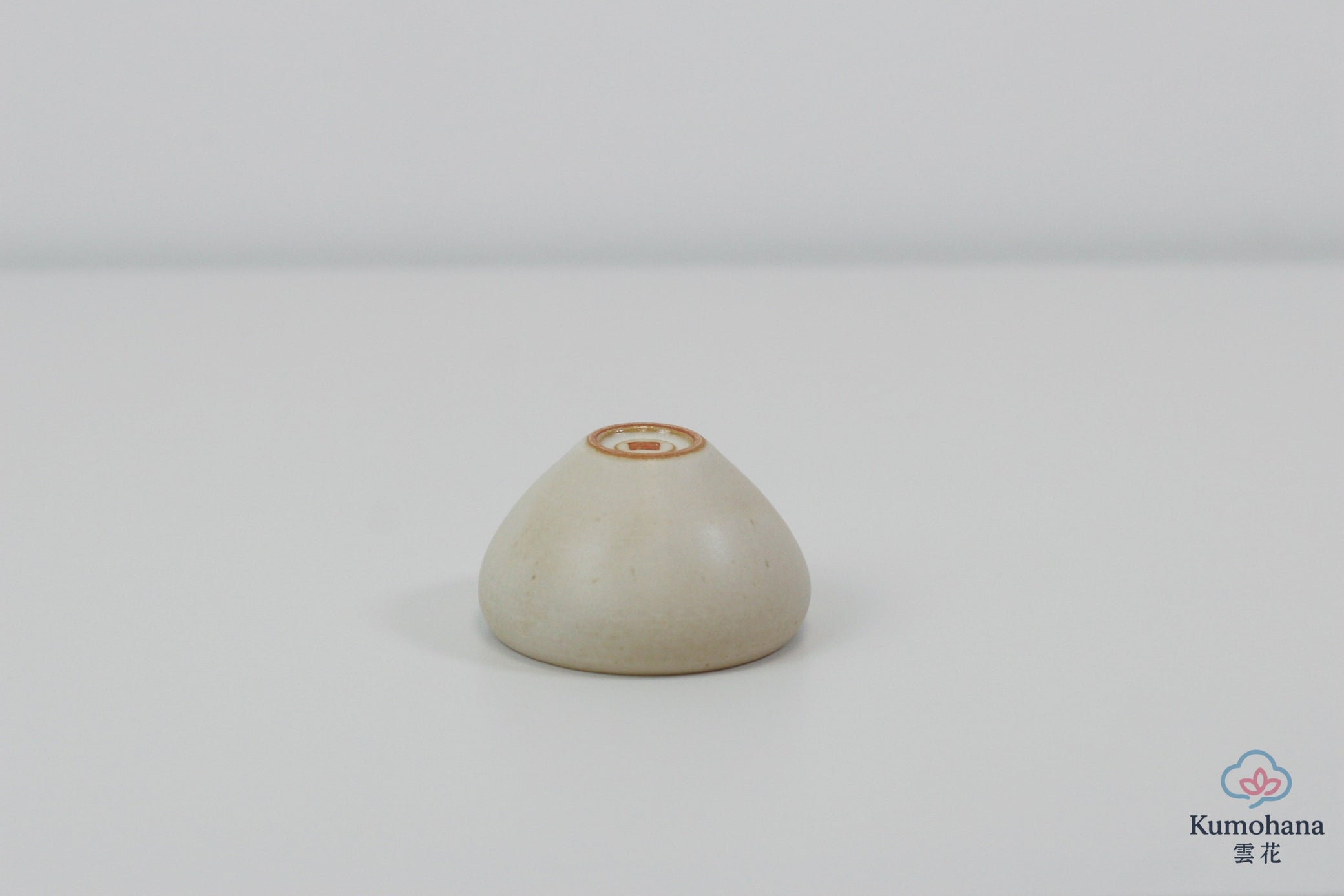 HANDMADE JAPANESE GUINOMI SAKE CUP | SMALL BEIGE |TOHKEN-GAMA 陶謙窯