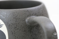 JAPANESE CERAMIC MUG | BLACK DARUMA | MINO WARE 美濃土産