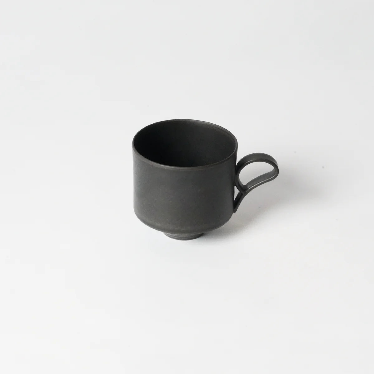 HANDMADE JAPANESE LIGHTWEIGHT MUG | BLACK | TOHKEN-GAMA 陶謙窯