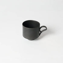 HANDMADE JAPANESE LIGHTWEIGHT MUG | BLACK | TOHKEN-GAMA 陶謙窯