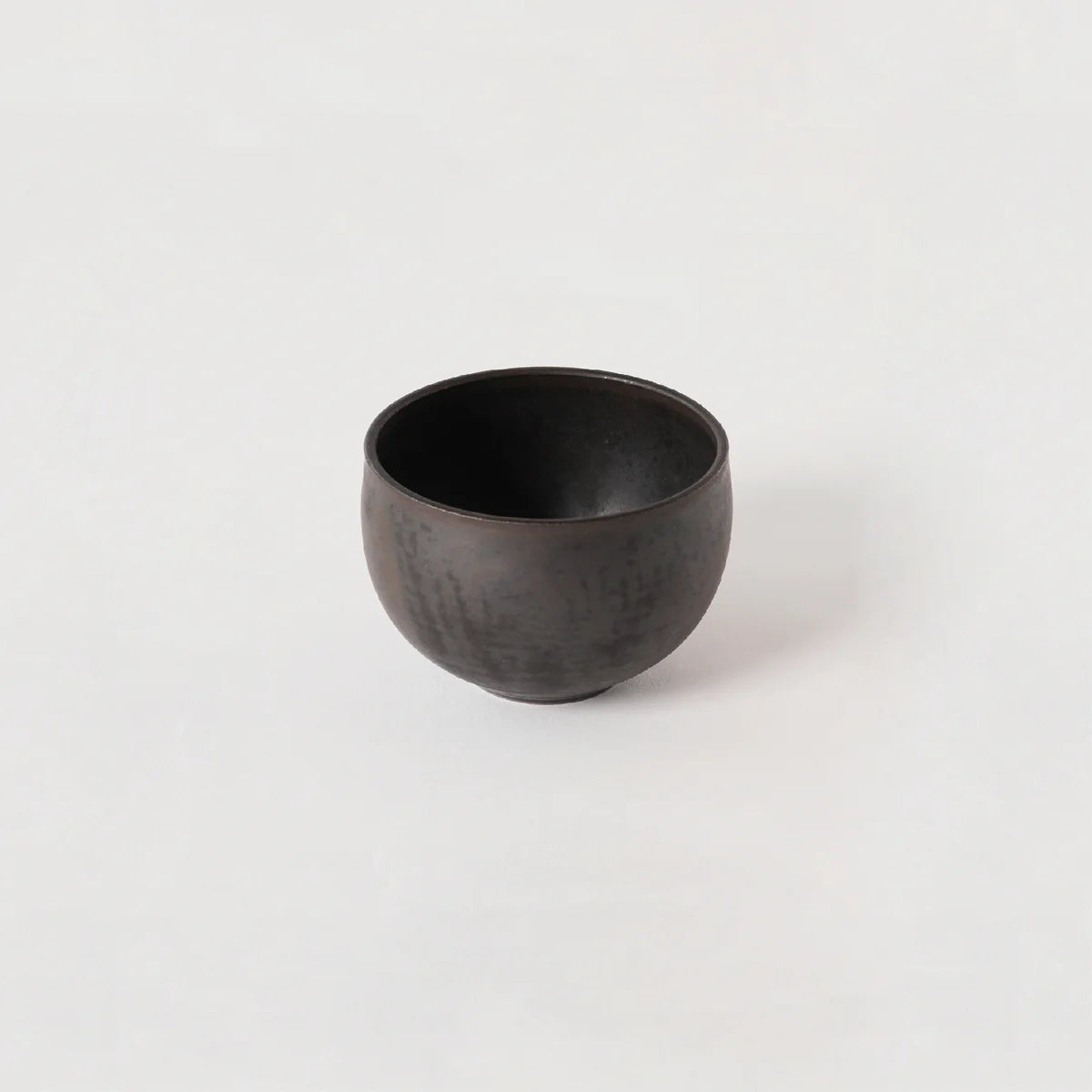 HANDMADE JAPANESE MATCHA BOWL | BLACK GOLDEN PLUM | TOHKEN-GAMA 陶謙窯