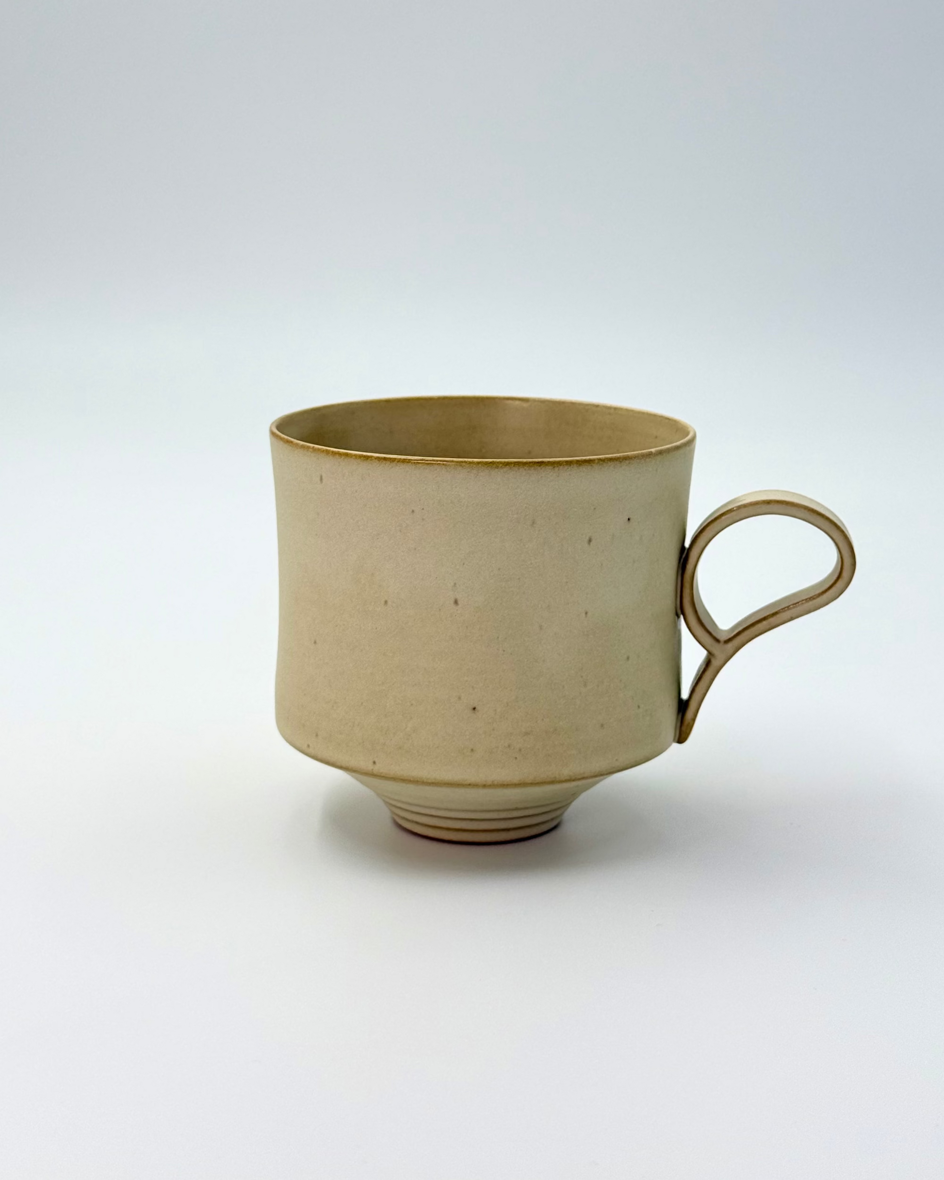 HANDMADE JAPANESE LIGHTWEIGHT MUG | IVORY | TOHKEN-GAMA 陶謙窯