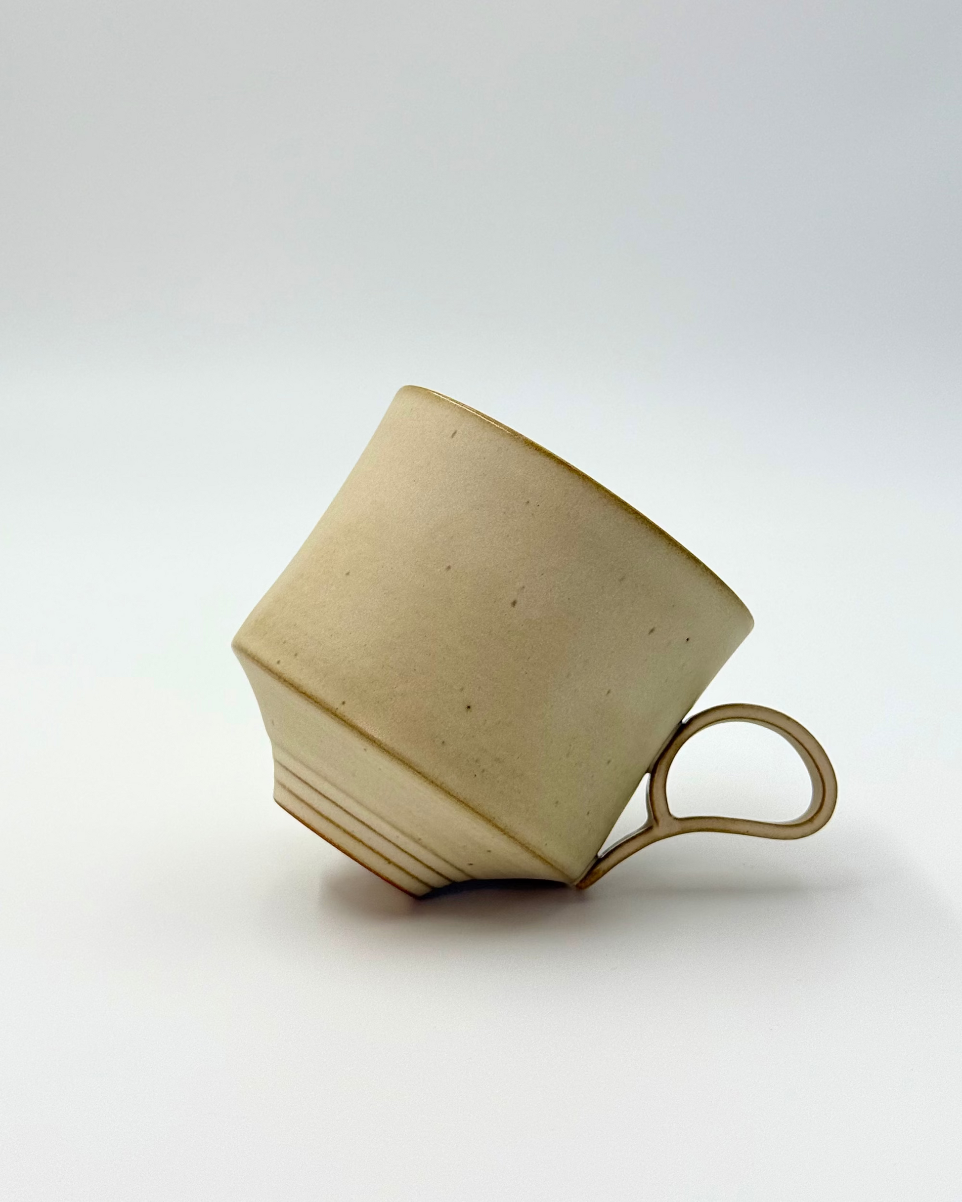 HANDMADE JAPANESE LIGHTWEIGHT MUG | IVORY | TOHKEN-GAMA 陶謙窯