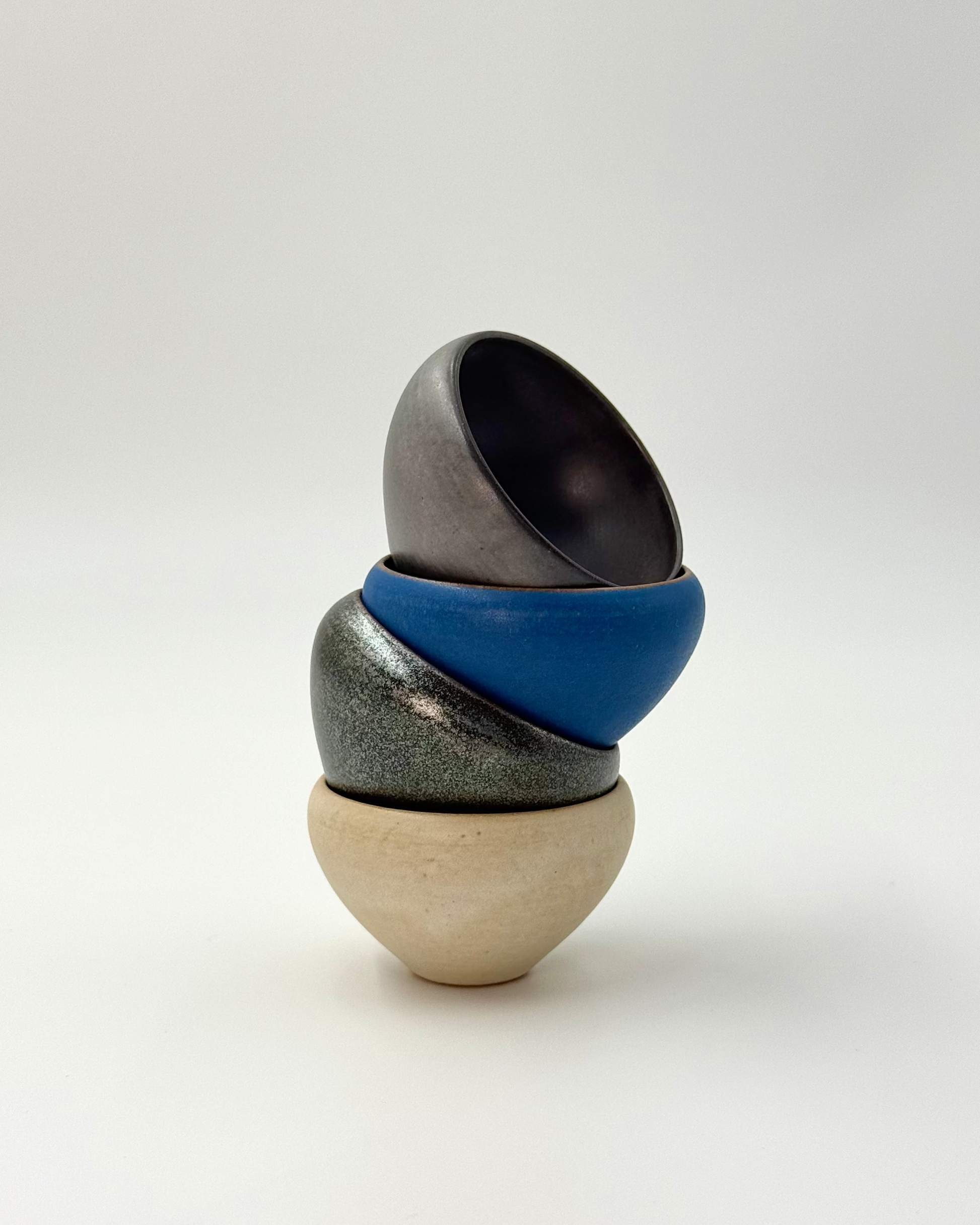 HANDMADE SMALL JAPANESE GUINOMI SAKE CUP | TOHKEN-GAMA 陶謙窯
