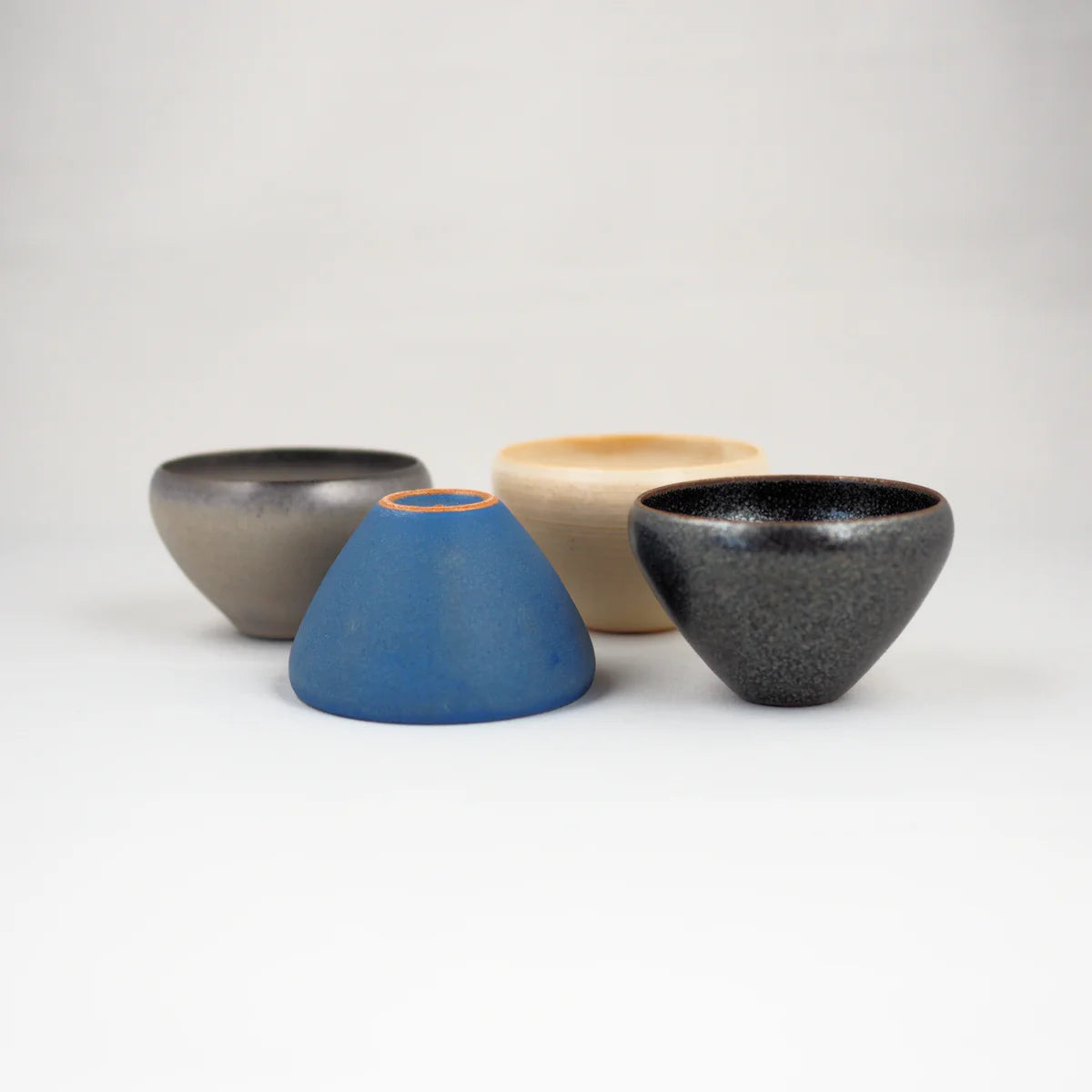 HANDMADE SMALL JAPANESE GUINOMI SAKE CUP | TOHKEN-GAMA 陶謙窯