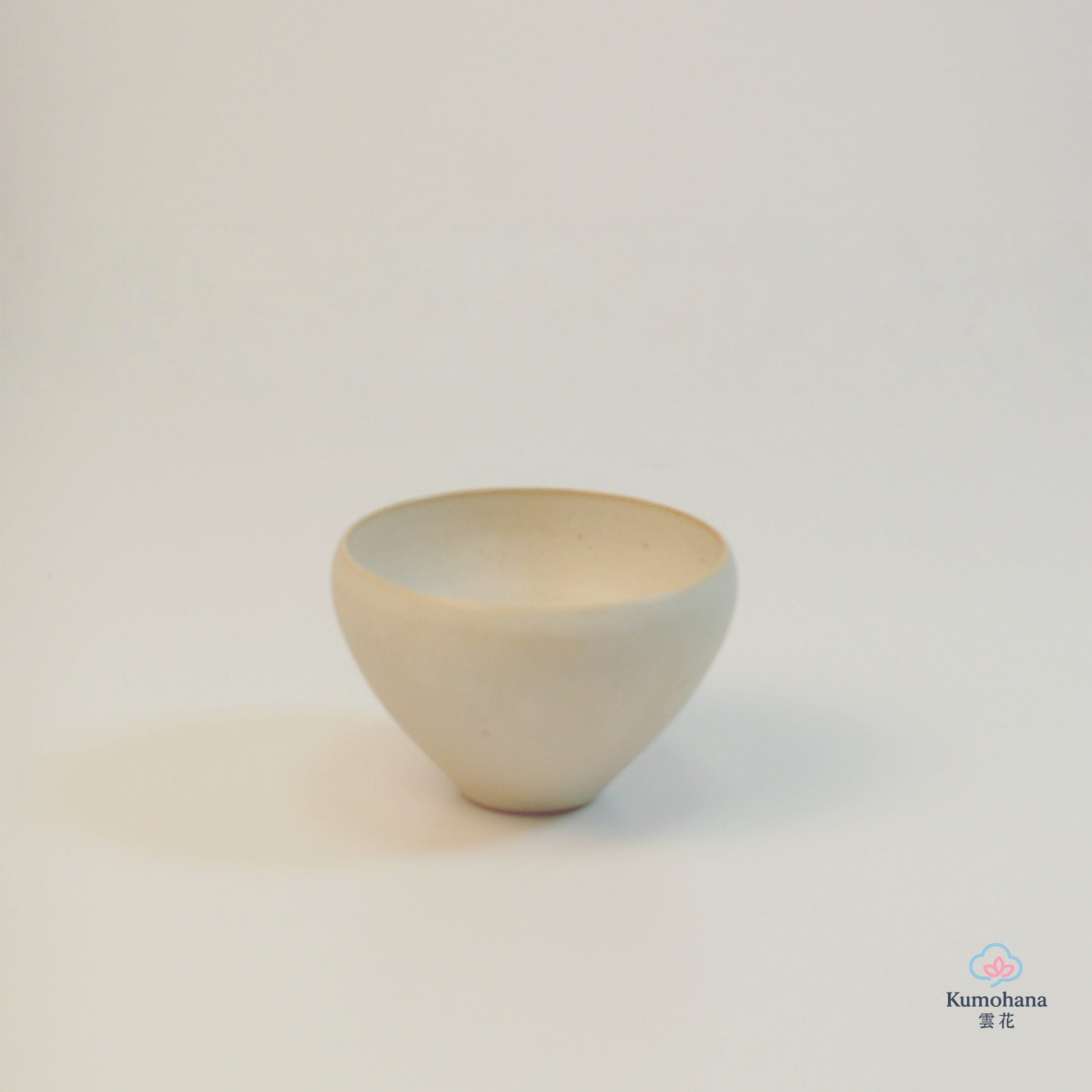 HANDMADE JAPANESE GUINOMI SAKE CUP | LARGE BEIGE |TOHKEN-GAMA 陶謙窯