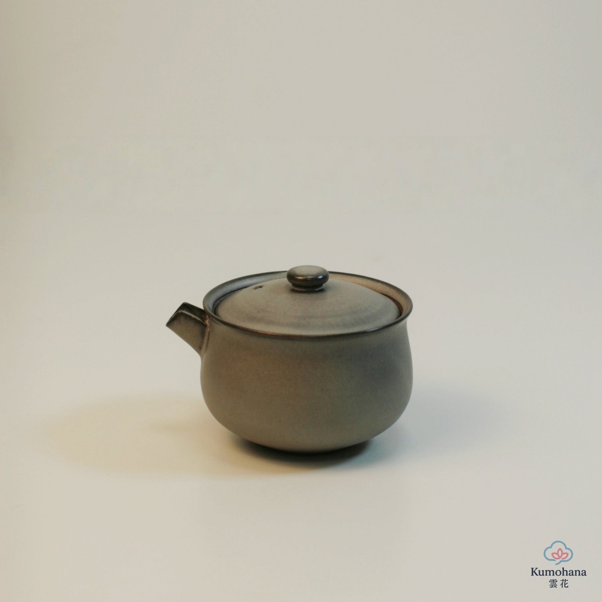 HANDMADE JAPANESE KATAKUCHI SAKE PITCHER | GREY | TOHKEN-GAMA 陶謙窯