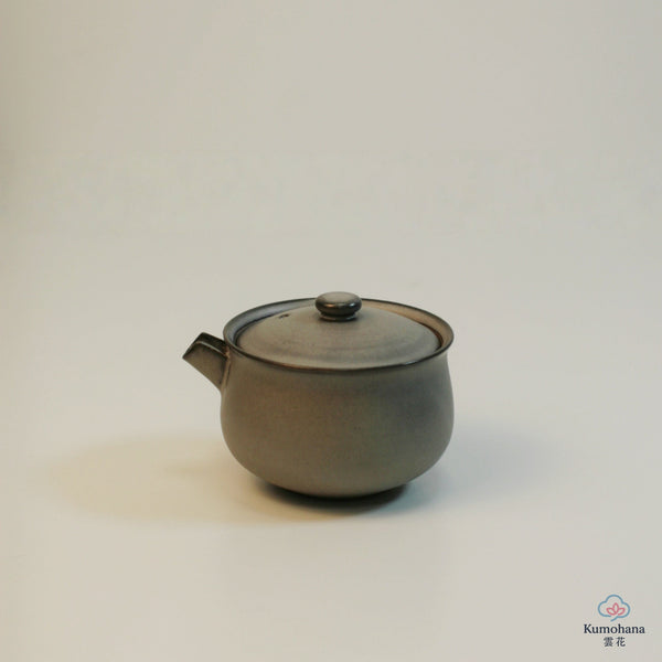 HANDMADE JAPANESE KATAKUCHI SAKE PITCHER | GREY | TOHKEN-GAMA 陶謙窯