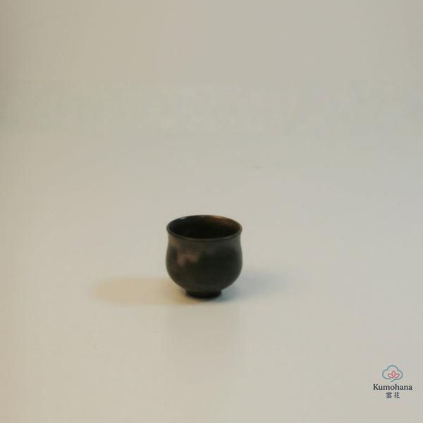 HANDMADE JAPANESE OCHOKO SAKE CUP | GREY | TOHKEN-GAMA 陶謙窯