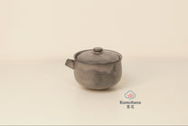HANDMADE JAPANESE KATAKUCHI SAKE PITCHER | GREY | TOHKEN-GAMA 陶謙窯