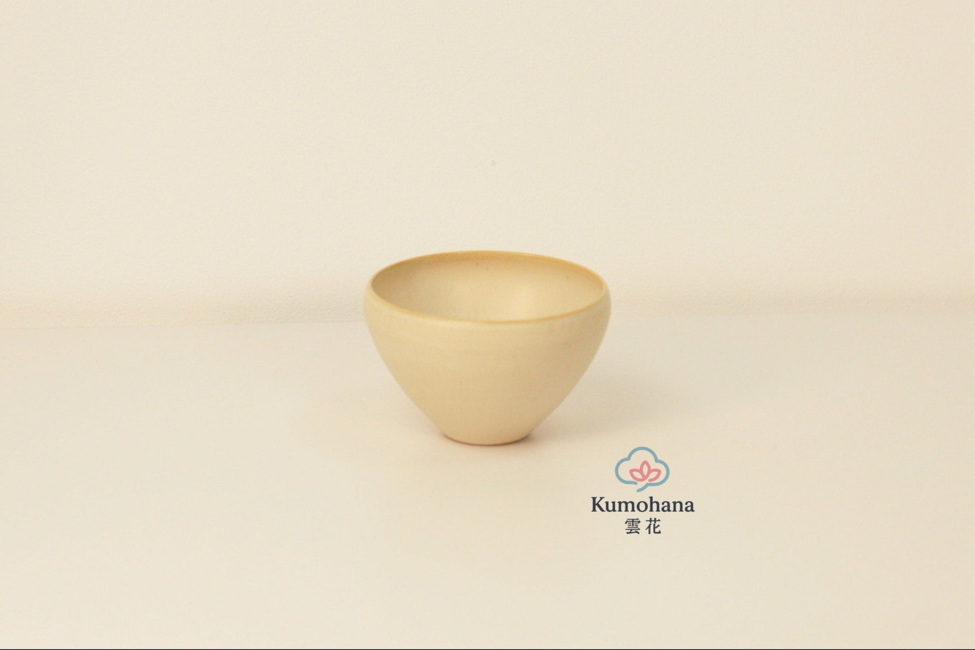 HANDMADE JAPANESE GUINOMI SAKE CUP | LARGE BEIGE |TOHKEN-GAMA 陶謙窯