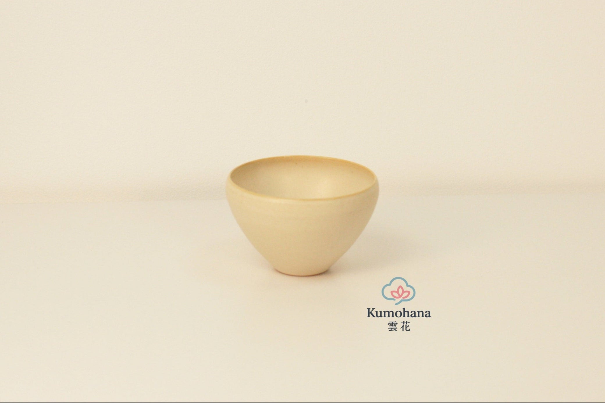 HANDMADE JAPANESE GUINOMI SAKE CUP | LARGE BEIGE |TOHKEN-GAMA 陶謙窯