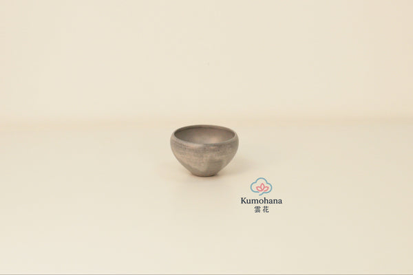 HANDMADE JAPANESE GUINOMI SAKE CUP | SMALL GREY |TOHKEN-GAMA 陶謙窯
