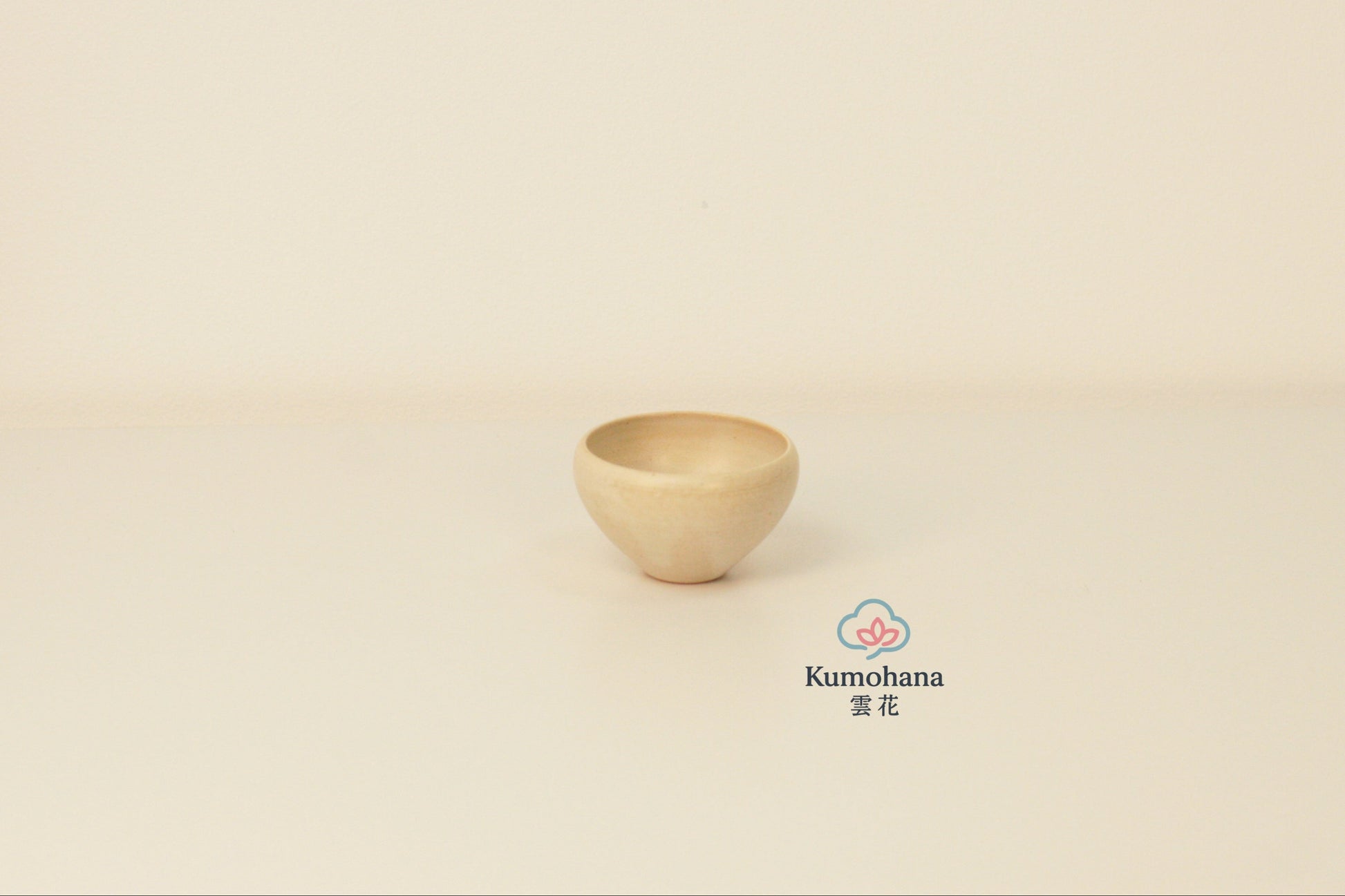 HANDMADE JAPANESE GUINOMI SAKE CUP | SMALL BEIGE |TOHKEN-GAMA 陶謙窯