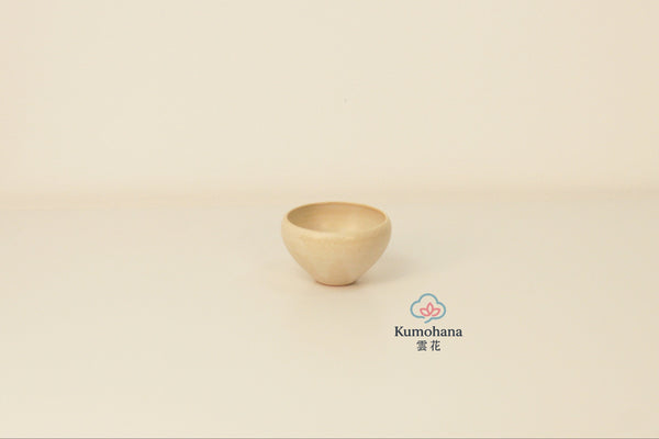 HANDMADE JAPANESE GUINOMI SAKE CUP | SMALL BEIGE |TOHKEN-GAMA 陶謙窯