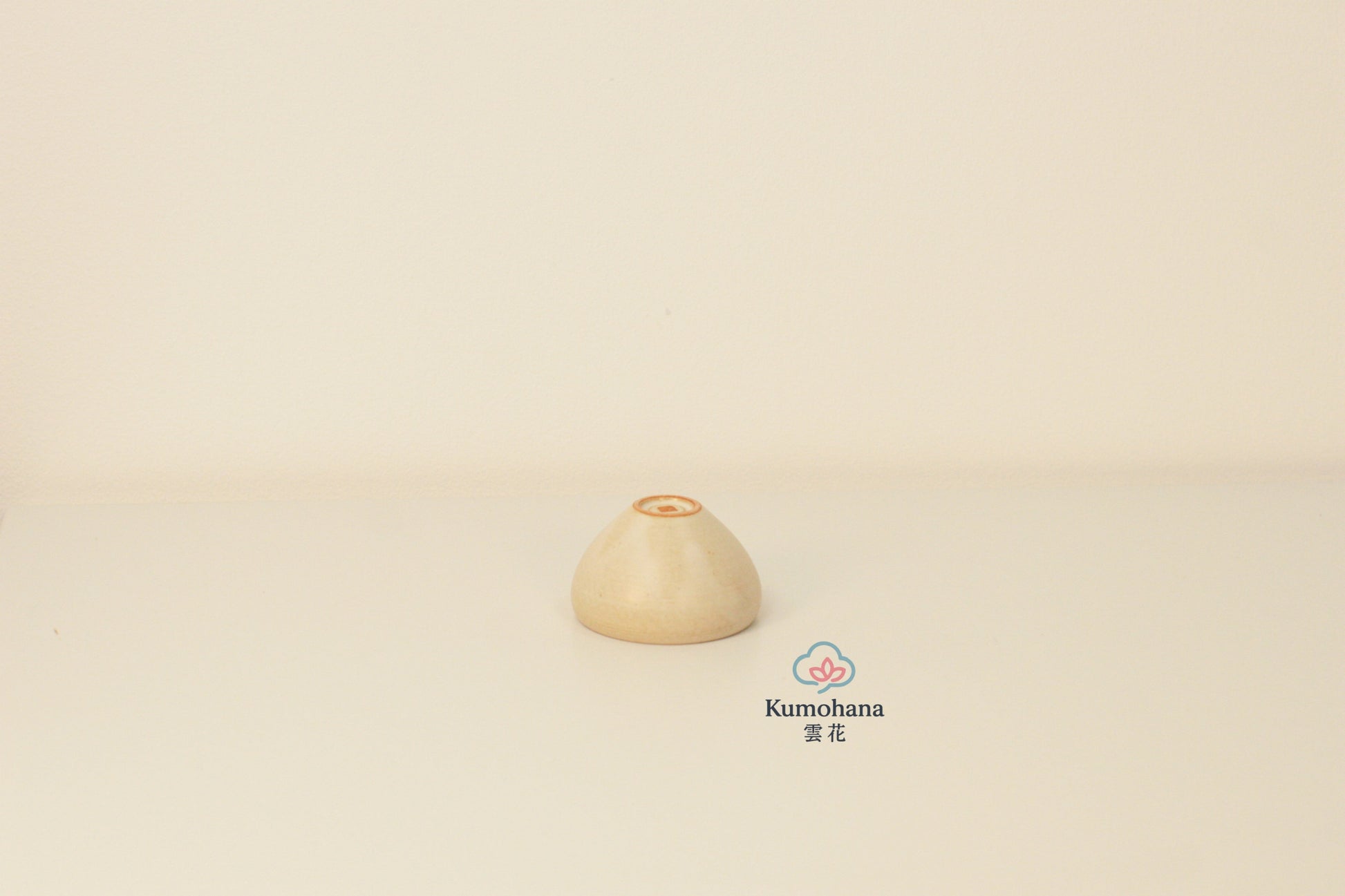 HANDMADE JAPANESE GUINOMI SAKE CUP | SMALL BEIGE |TOHKEN-GAMA 陶謙窯