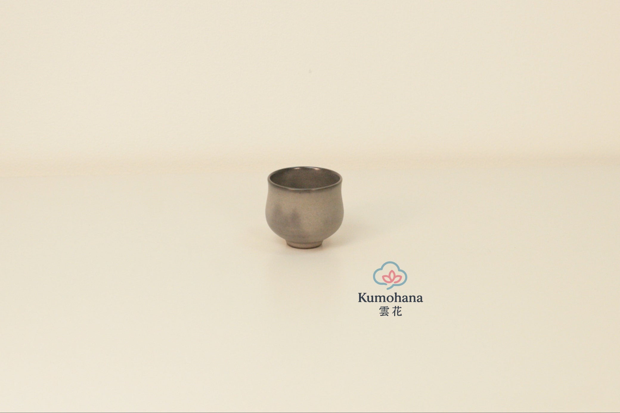 HANDMADE JAPANESE OCHOKO SAKE CUP | GREY | TOHKEN-GAMA 陶謙窯