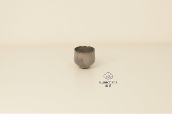 HANDMADE JAPANESE OCHOKO SAKE CUP | GREY | TOHKEN-GAMA 陶謙窯