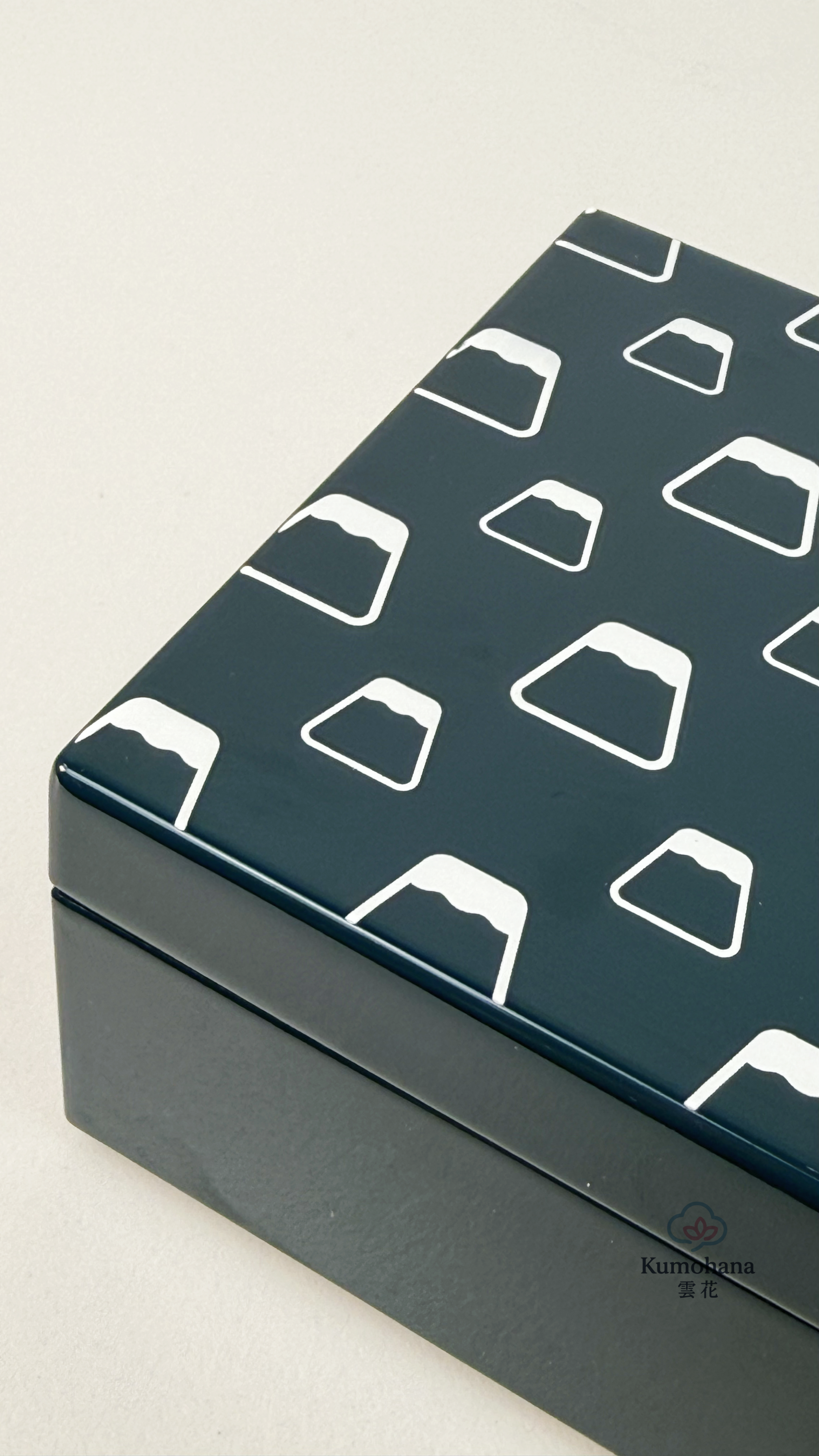 TRADITIONAL JAPANESE URUSHIKO HAKO LACQUER BOX| MOUNT FUJI | ISUKE 井助商店