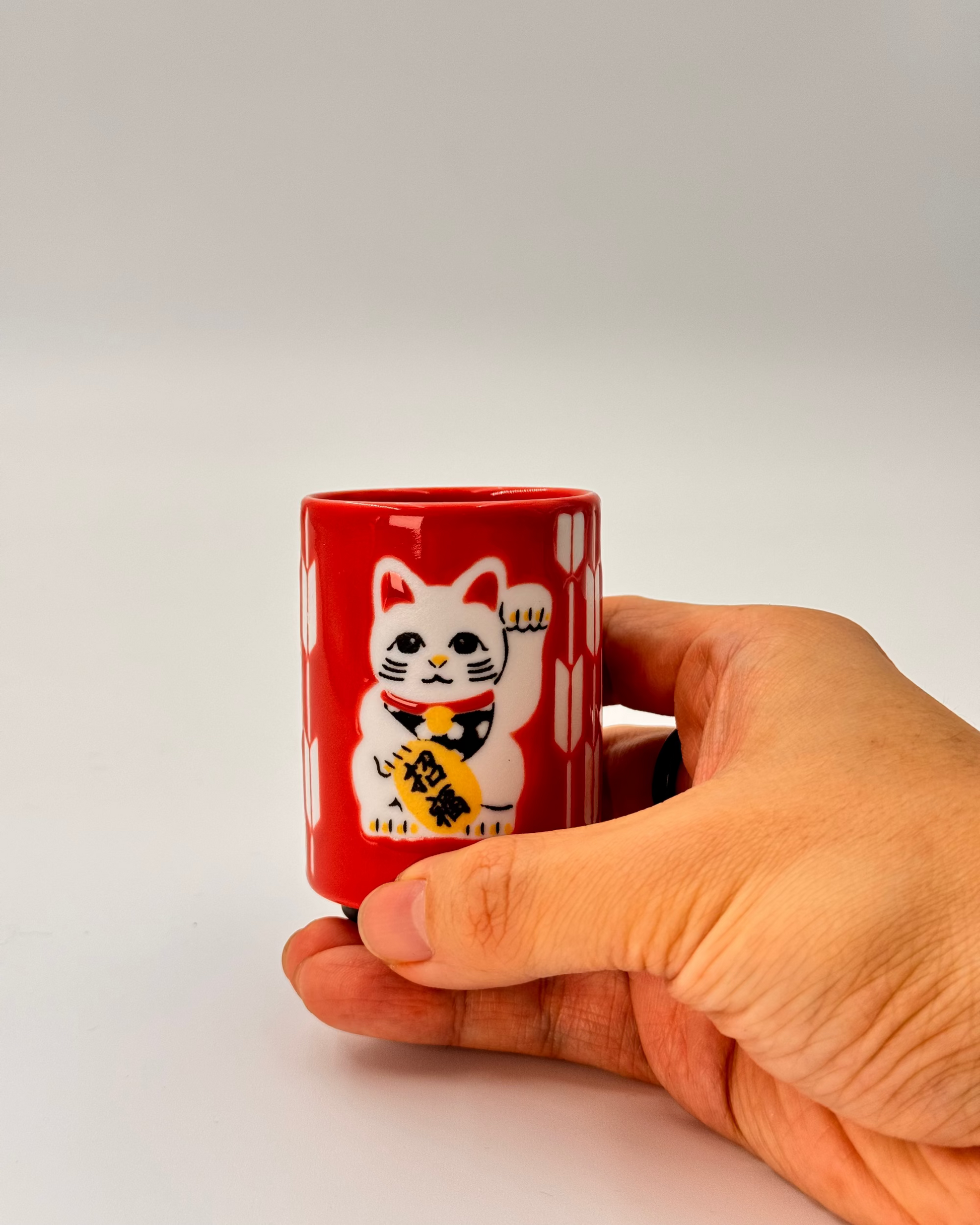 JAPANESE CERAMIC TEA CUP | RED MANEKI-NEKO | MINO WARE 美濃土産