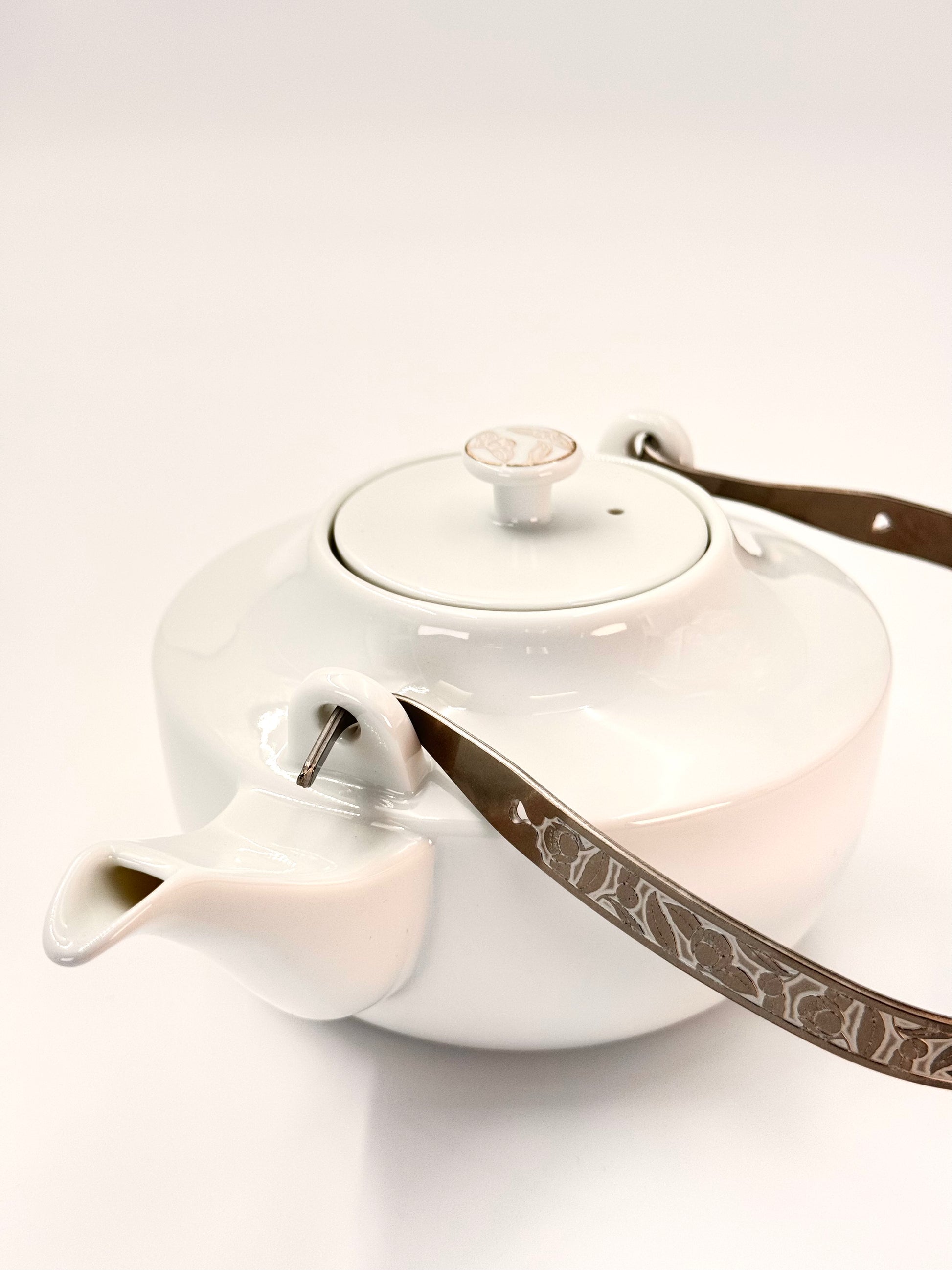 HANDMADE JAPANESE HAKURO TEAPOT | NISHIKAWA JAPAN