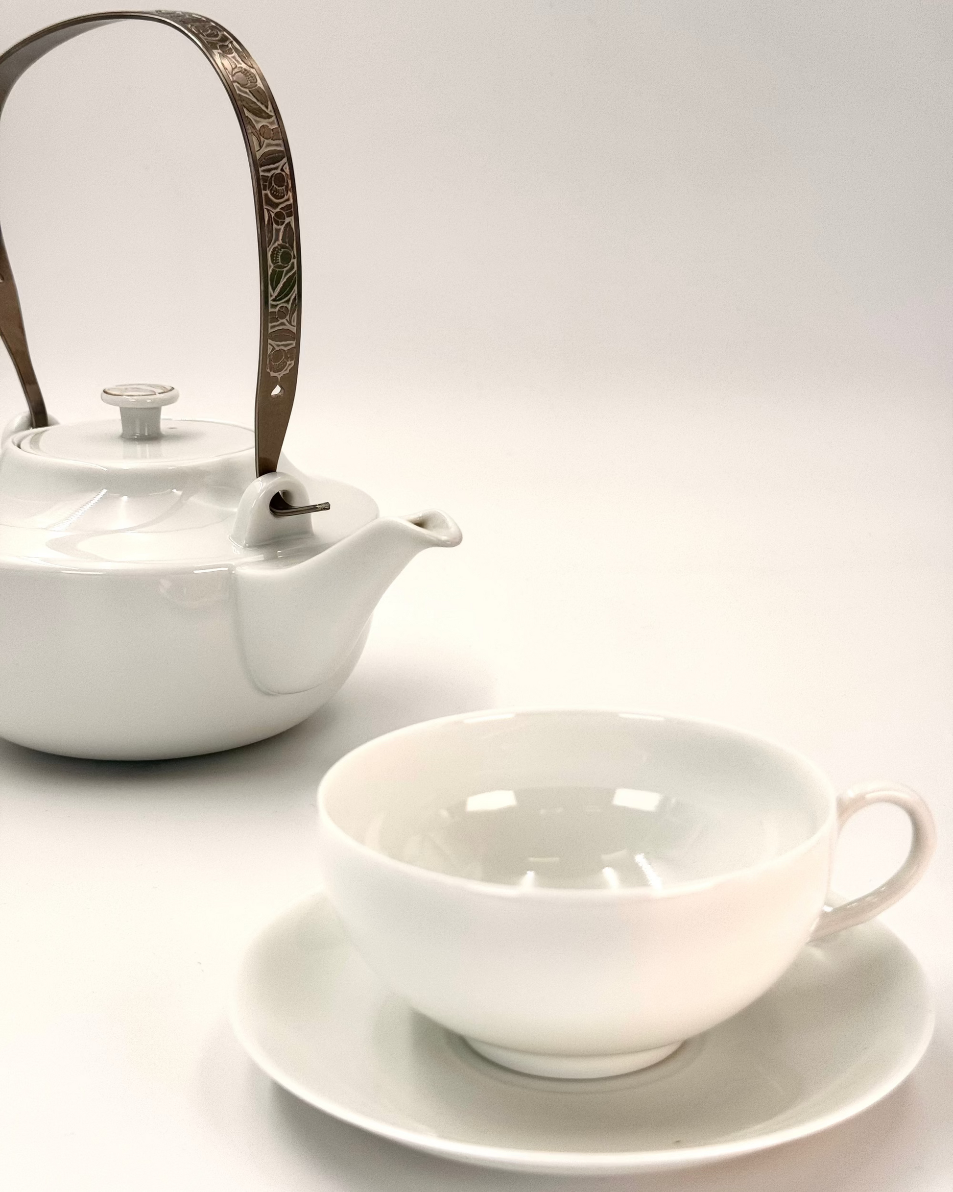 HANDMADE JAPANESE HAKURO TEAPOT | NISHIKAWA JAPAN