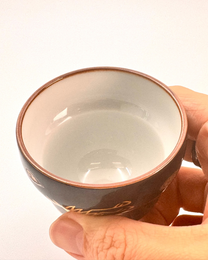 KIYOMIZU WARE SAKE CUP | KUROMAKI GOLD &amp; SILVER CRANES | 黒蒔金銀鶴 | NISHIKAWA