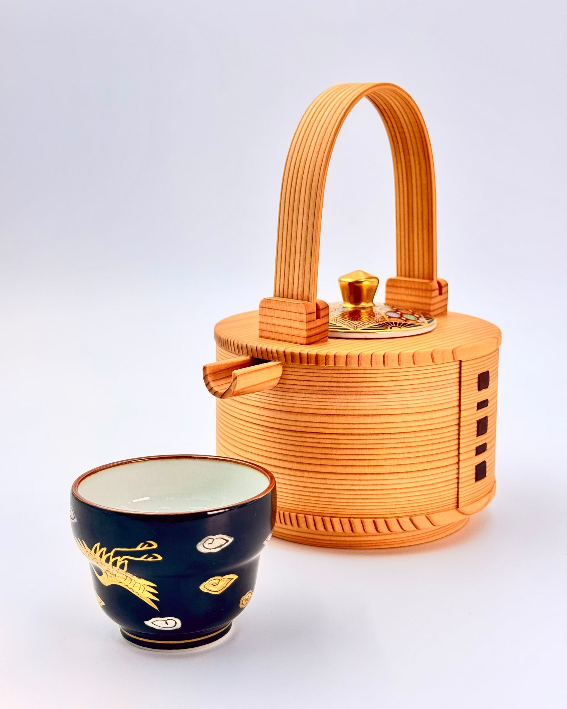 KIYOMIZU WARE SAKE CUP | KUROMAKI GOLD &amp; SILVER CRANES | 黒蒔金銀鶴 | NISHIKAWA