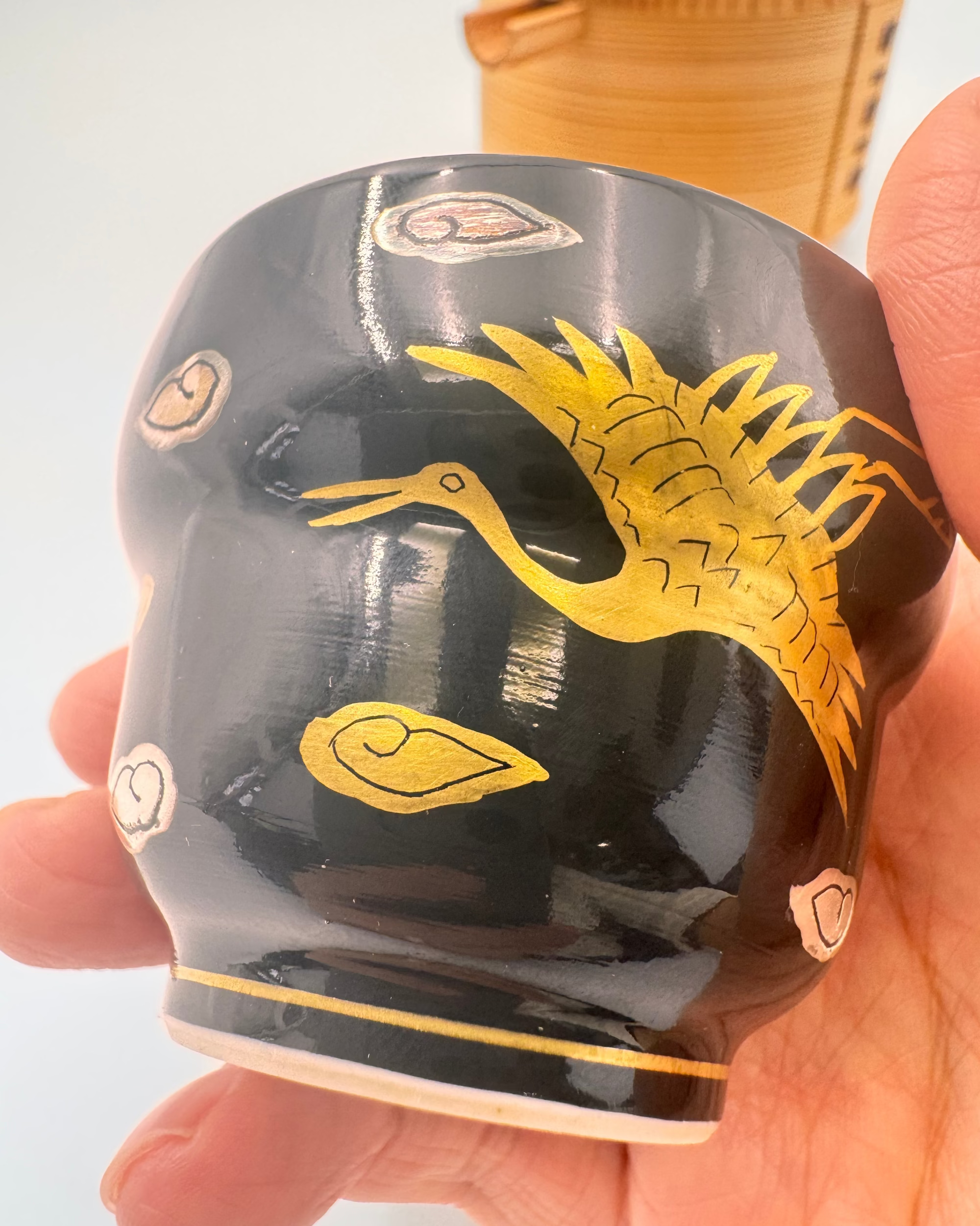 KIYOMIZU WARE SAKE CUP | KUROMAKI GOLD &amp; SILVER CRANES | 黒蒔金銀鶴 | NISHIKAWA