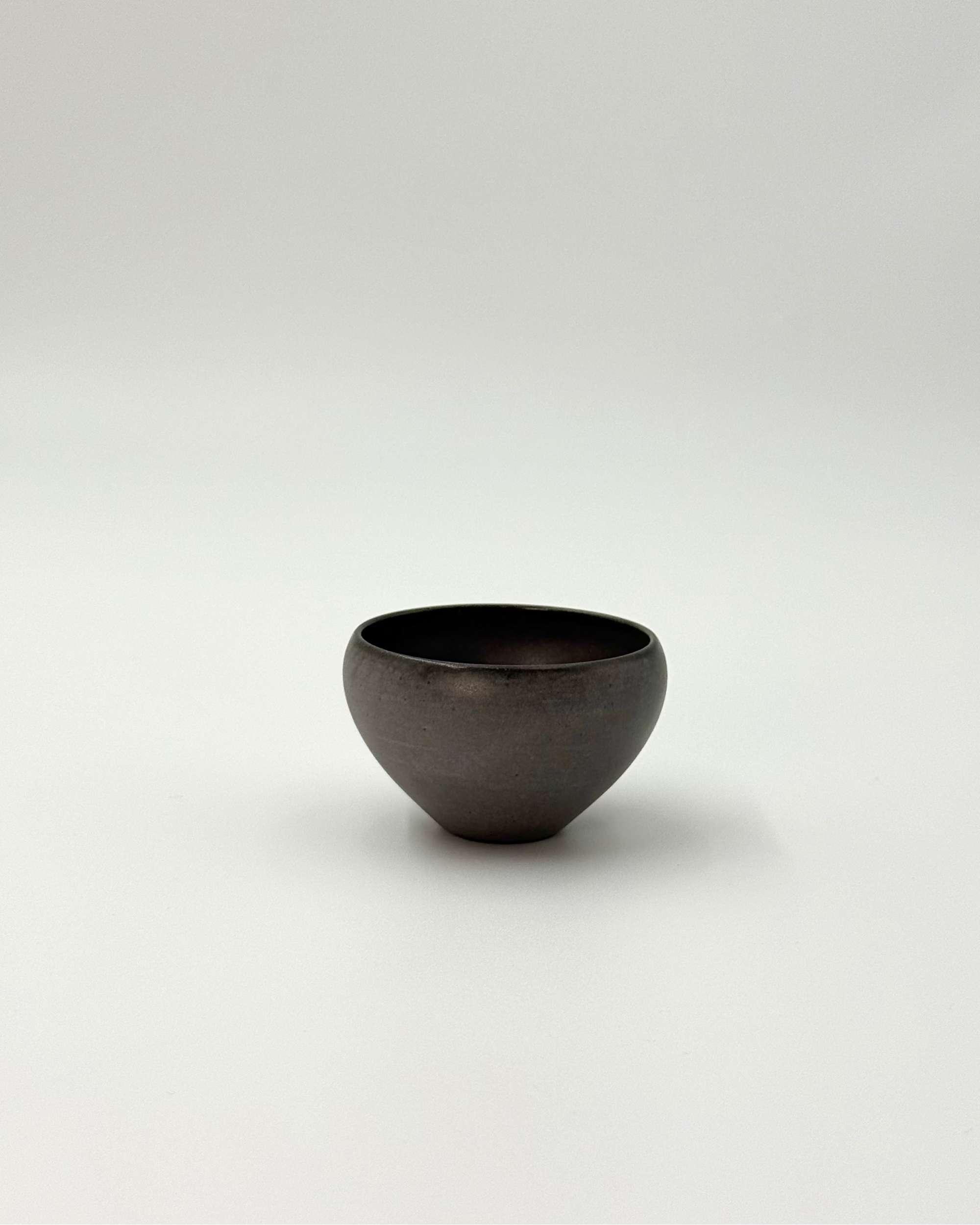 HANDMADE SMALL JAPANESE GUINOMI SAKE CUP | TOHKEN-GAMA 陶謙窯