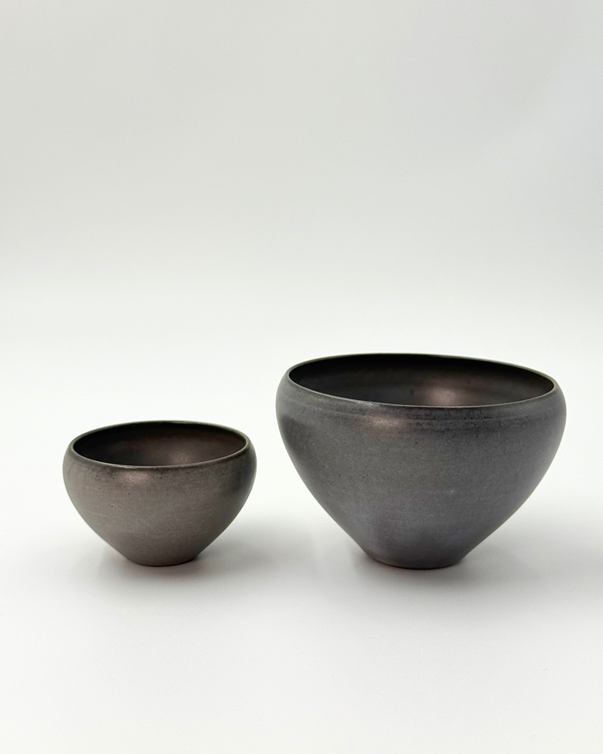 HANDMADE SMALL JAPANESE GUINOMI SAKE CUP | TOHKEN-GAMA 陶謙窯