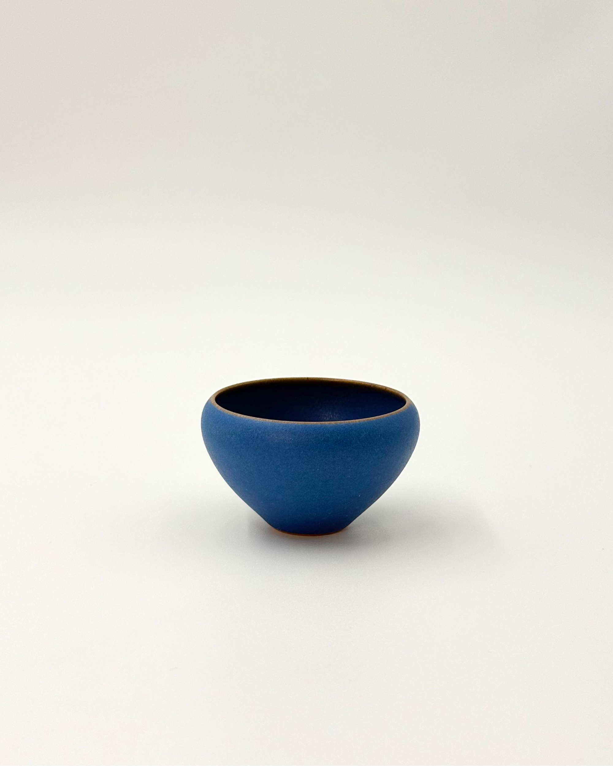 HANDMADE SMALL JAPANESE GUINOMI SAKE CUP | TOHKEN-GAMA 陶謙窯