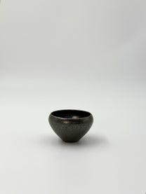 HANDMADE SMALL JAPANESE GUINOMI SAKE CUP | TOHKEN-GAMA 陶謙窯