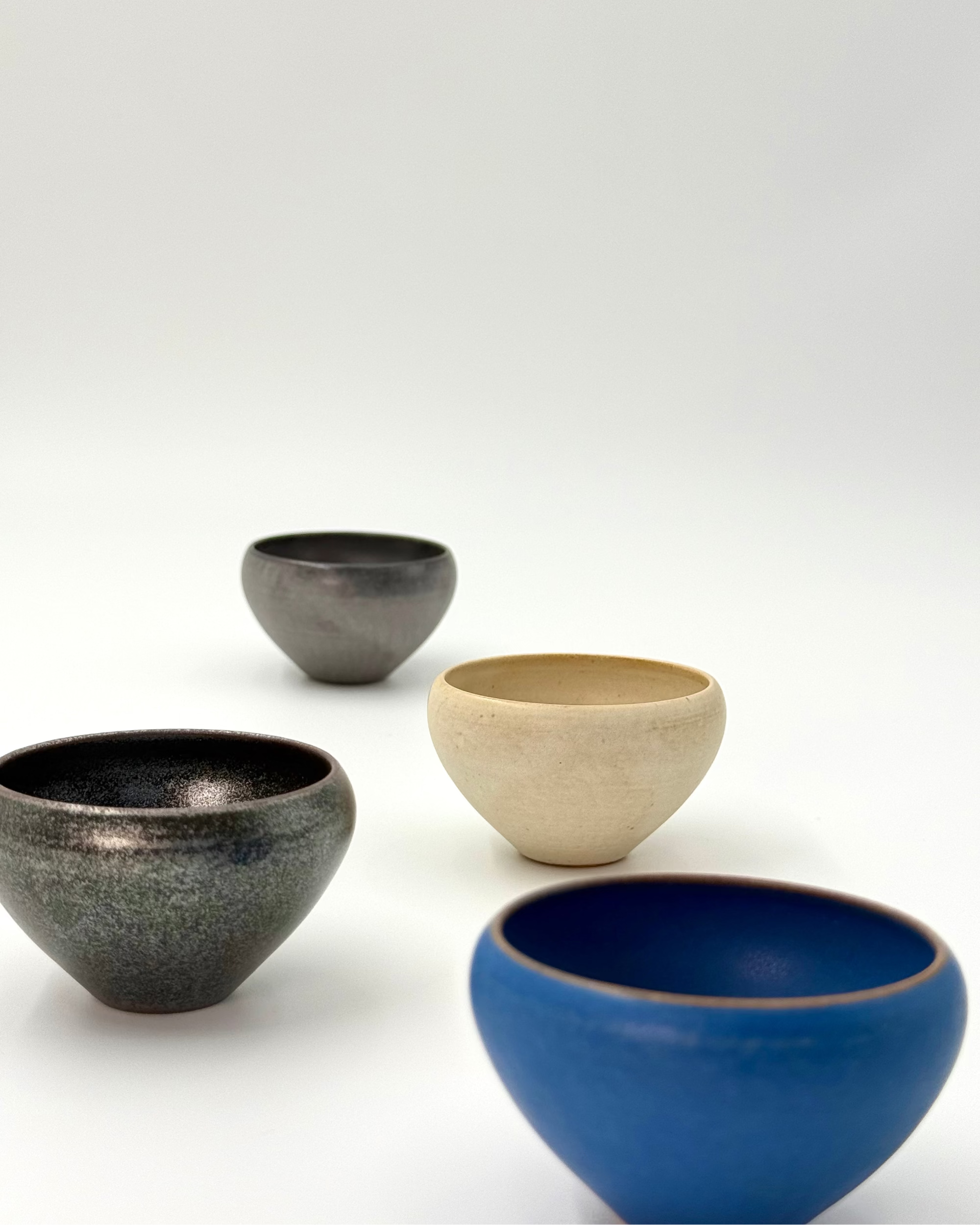 HANDMADE SMALL JAPANESE GUINOMI SAKE CUP | TOHKEN-GAMA 陶謙窯
